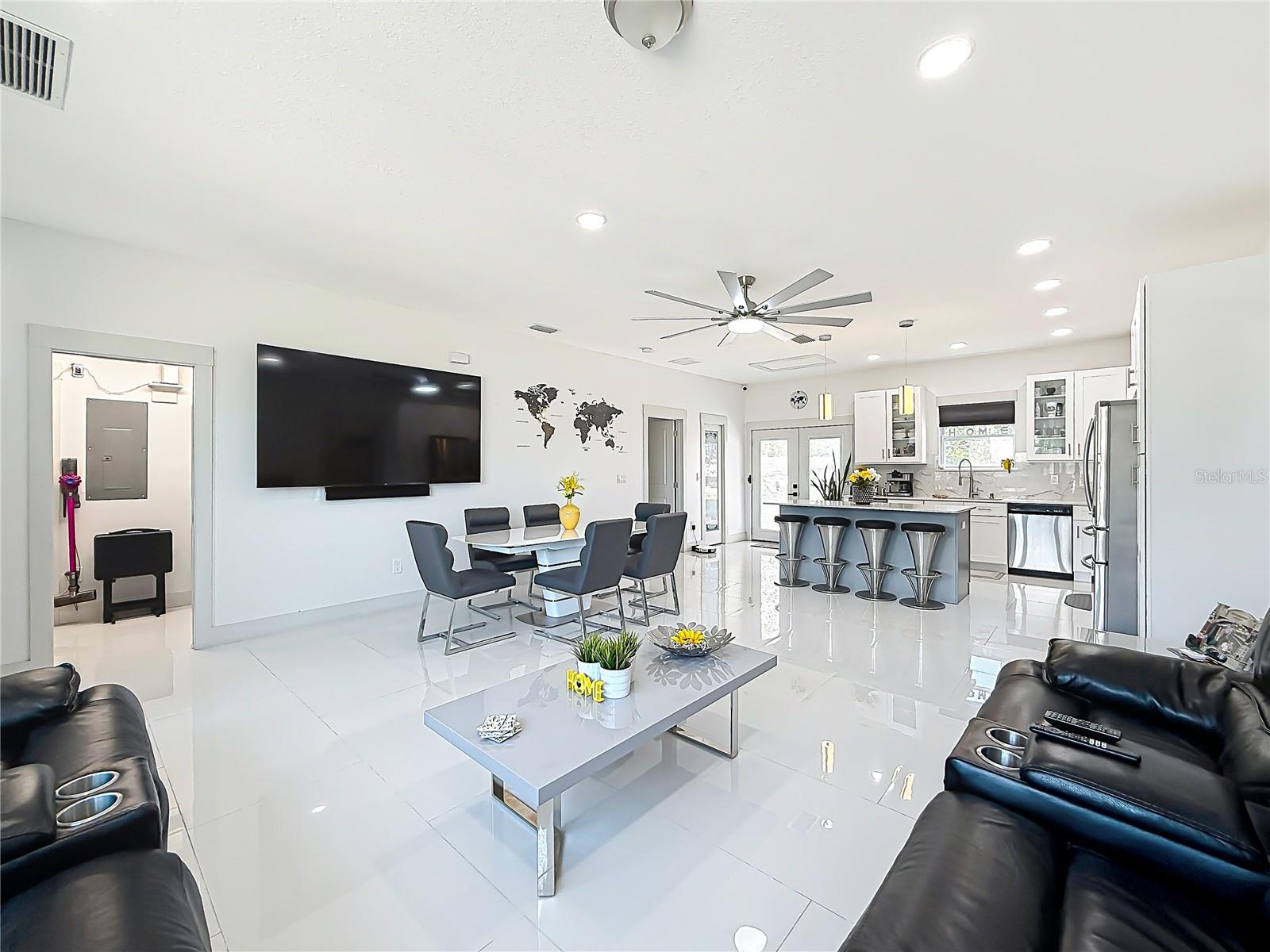 11426 LAKEVIEW DR, LEESBURG, FL, 34788