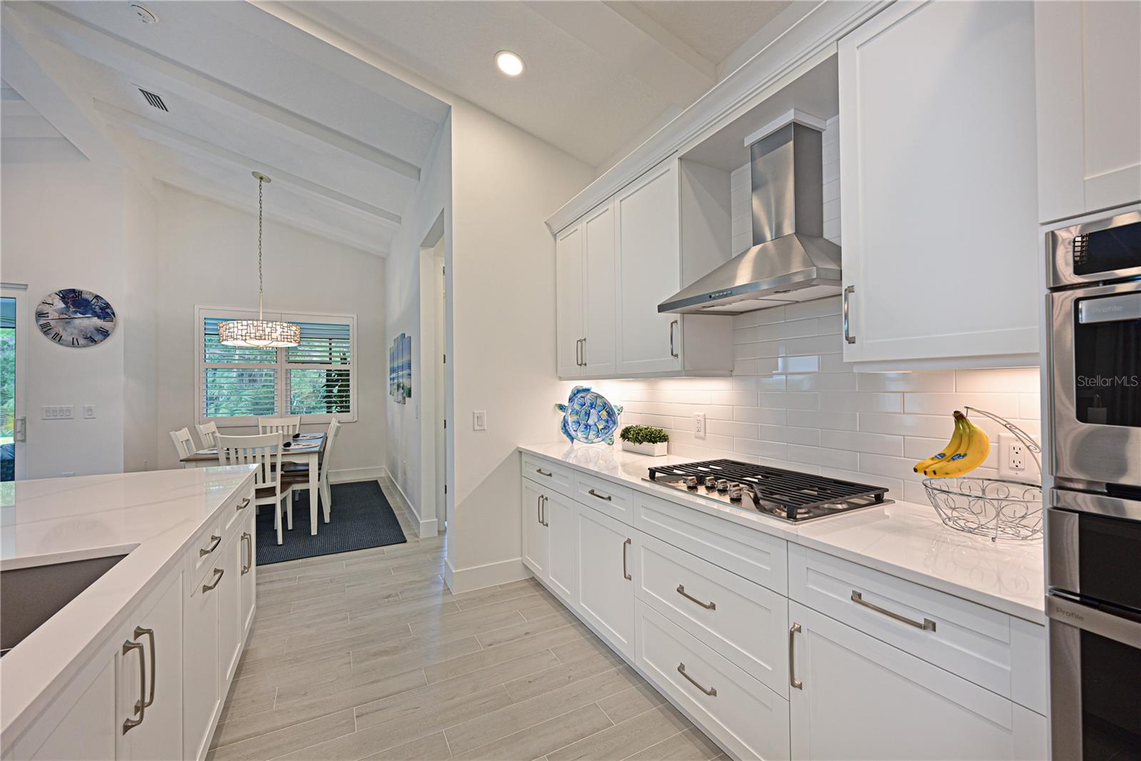 8084 SLIPWAY DR, SARASOTA, FL, 34240