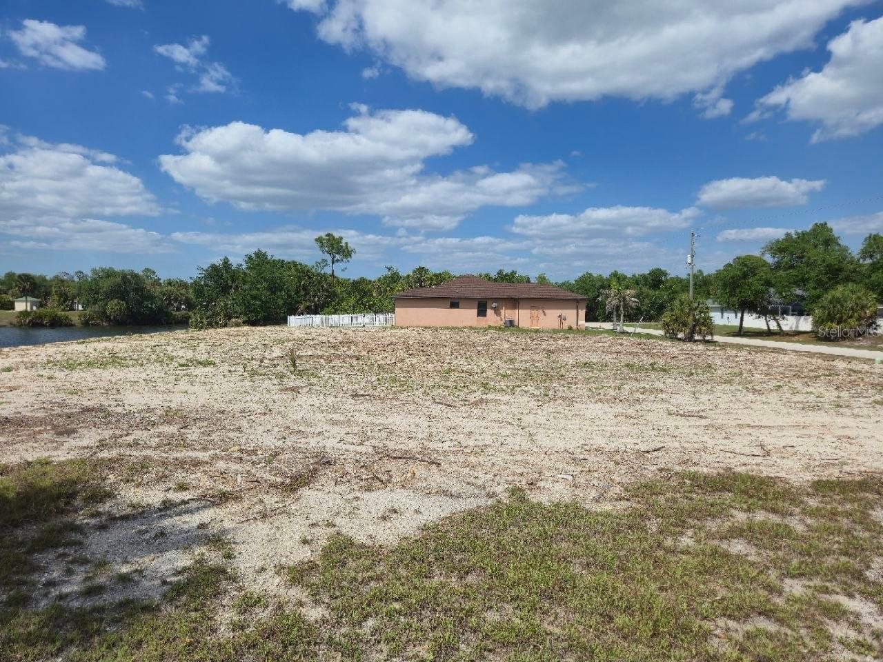 561 PEMBROKE DR, PORT CHARLOTTE, FL, 33954