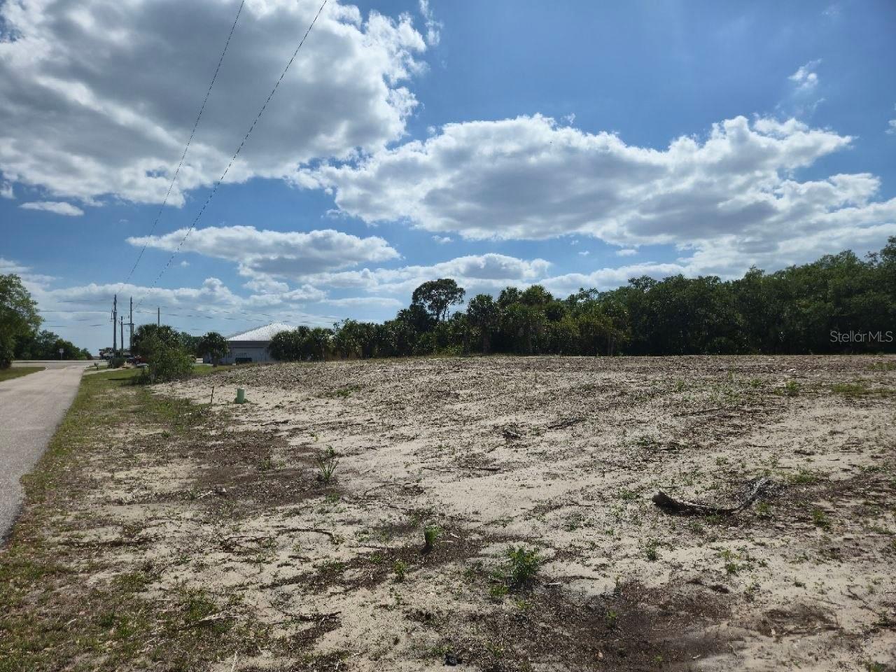 561 PEMBROKE DR, PORT CHARLOTTE, FL, 33954