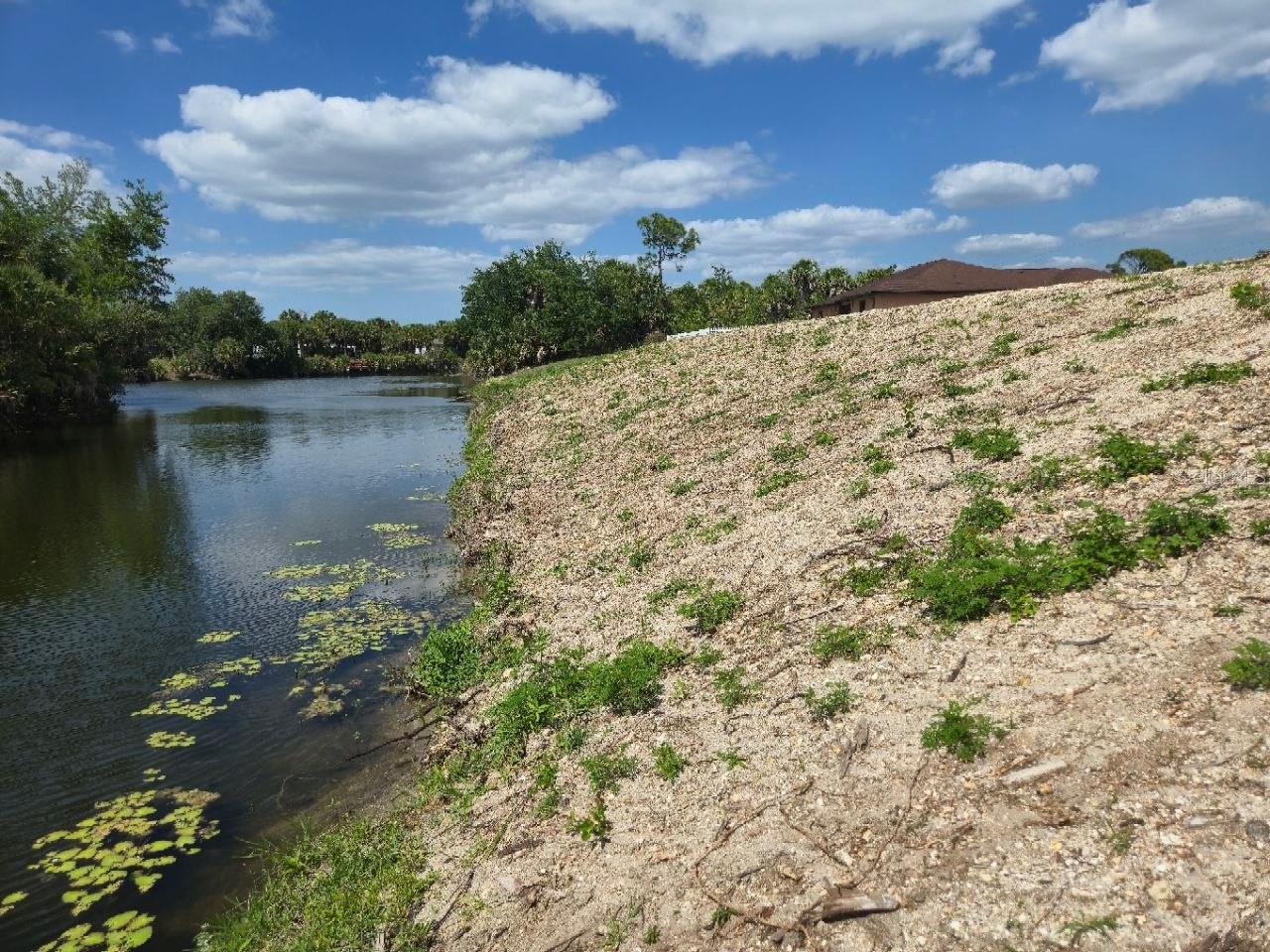 561 PEMBROKE DR, PORT CHARLOTTE, FL, 33954