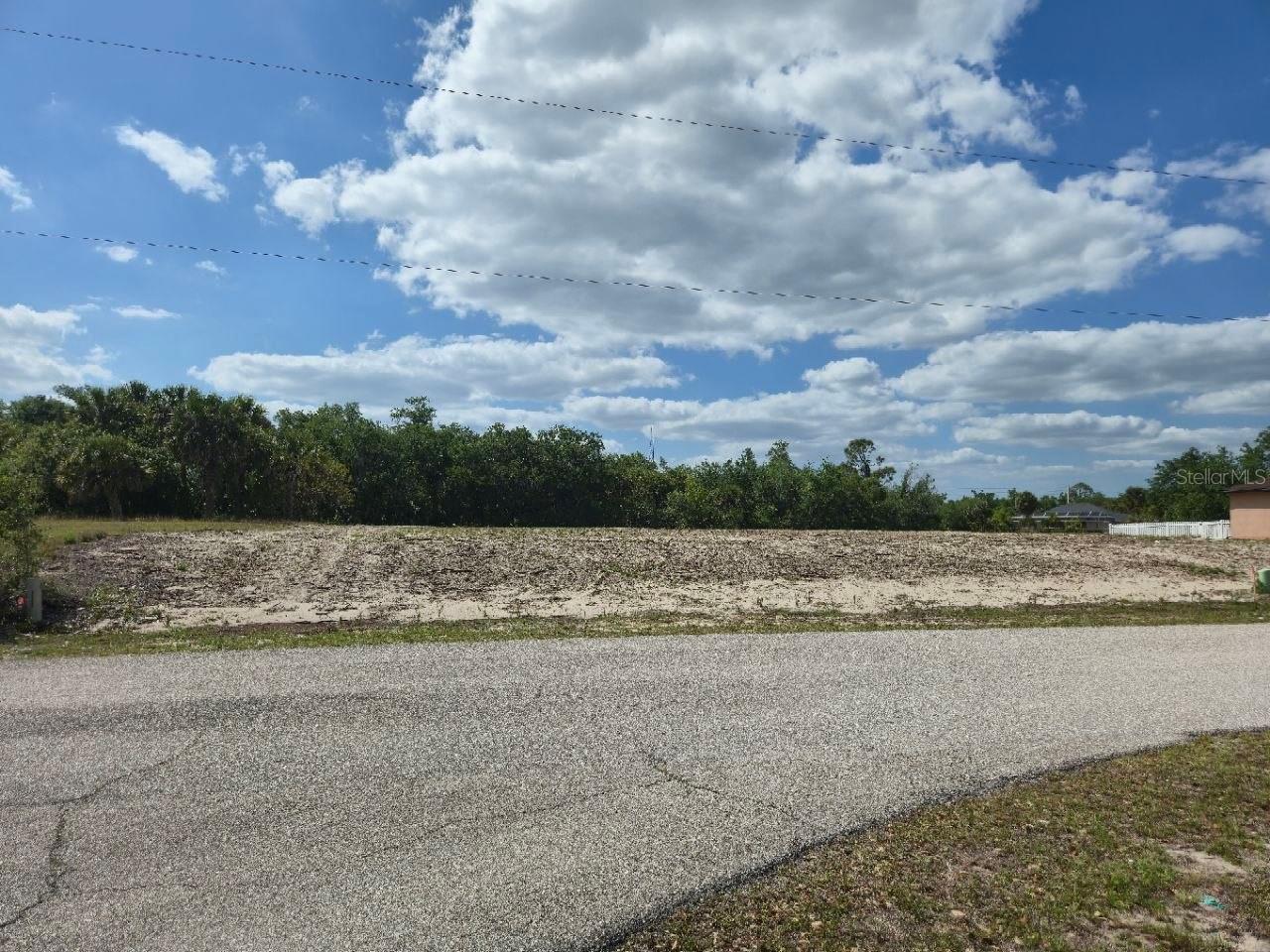 561 PEMBROKE DR, PORT CHARLOTTE, FL, 33954