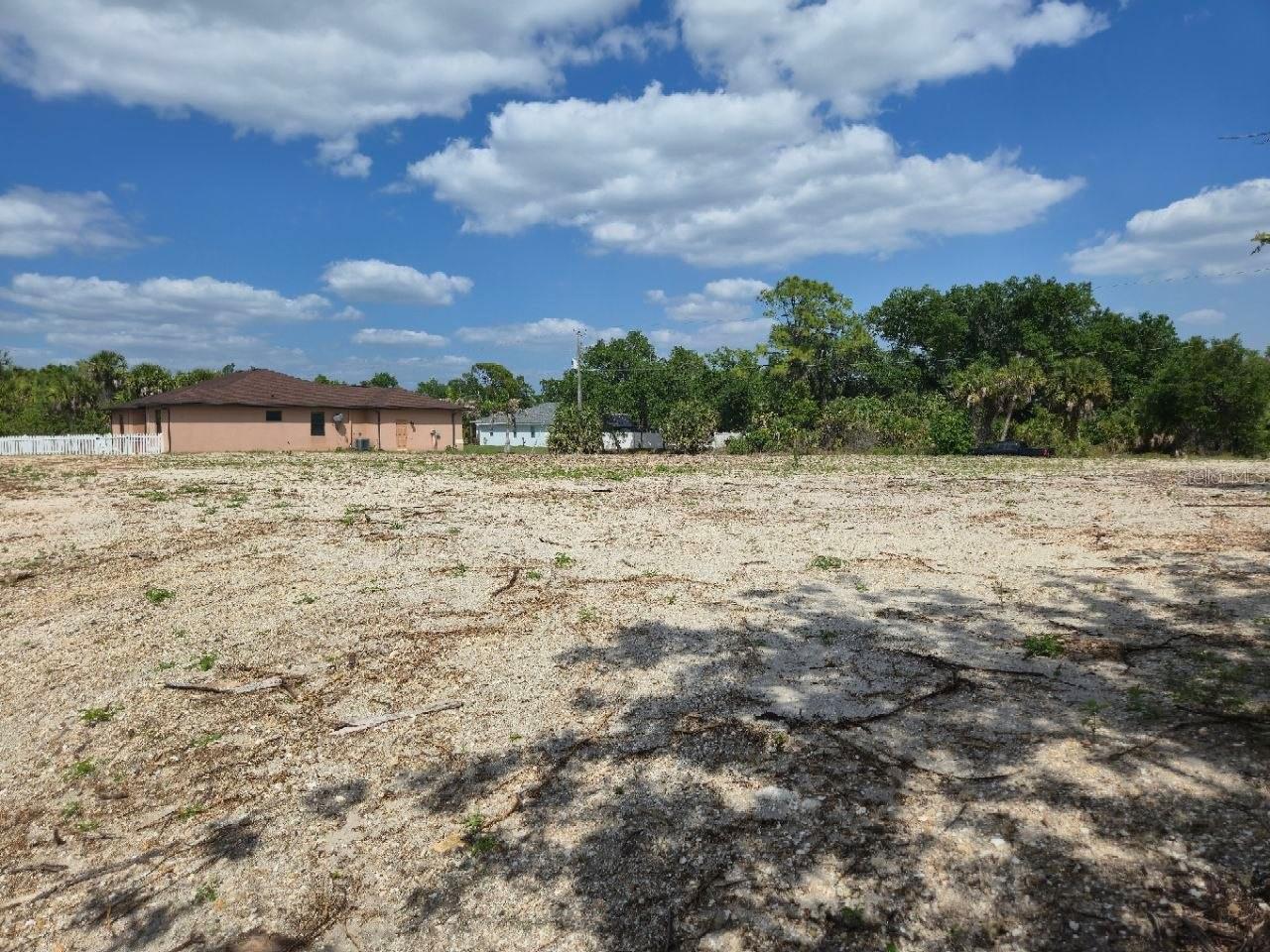 561 PEMBROKE DR, PORT CHARLOTTE, FL, 33954