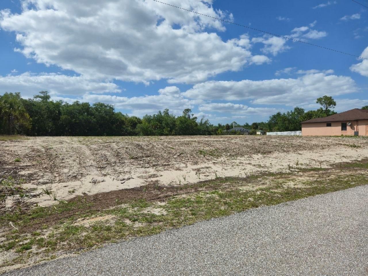 561 PEMBROKE DR, PORT CHARLOTTE, FL, 33954