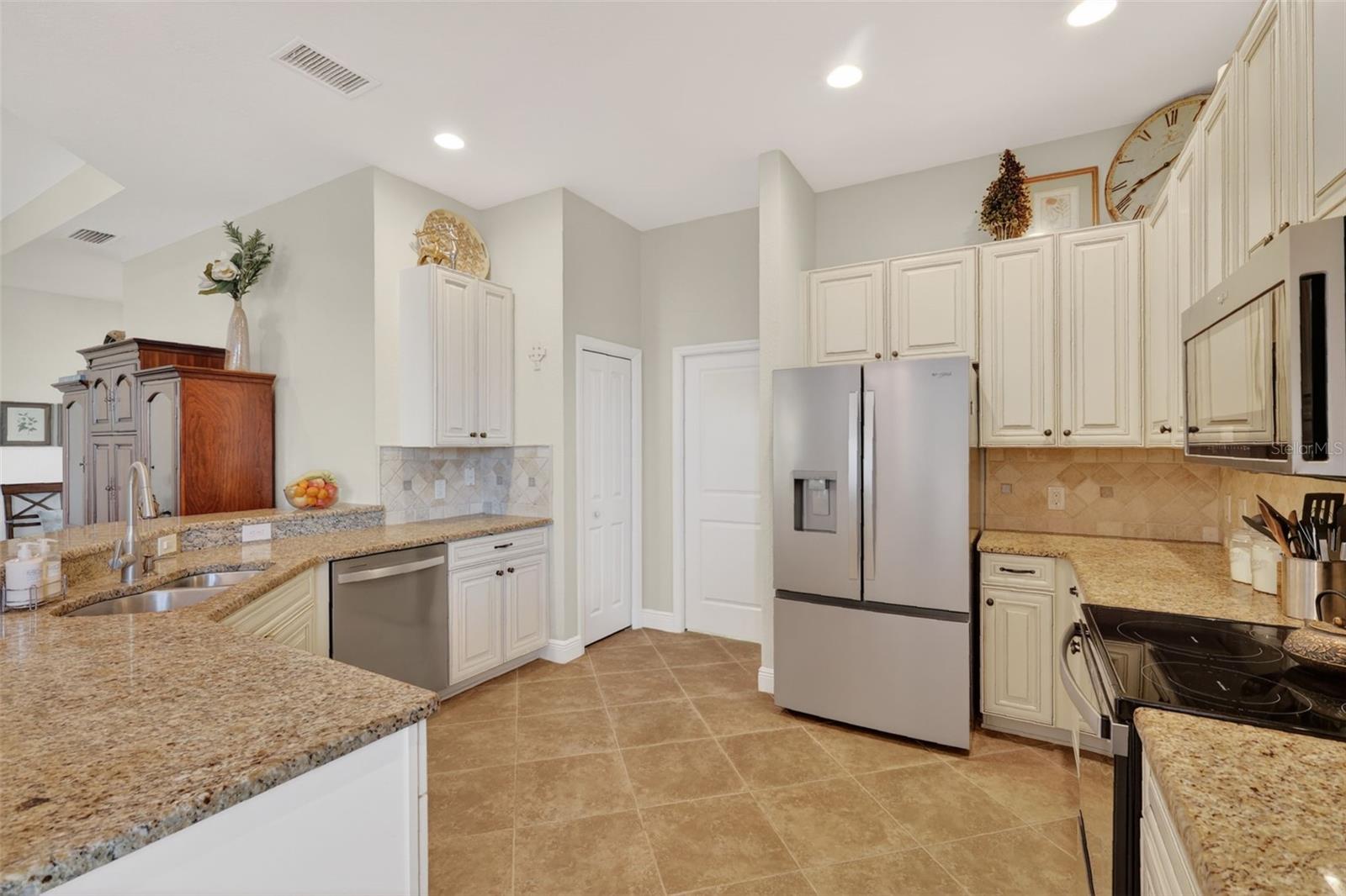 10075 LAKE MIONA WAY, OXFORD, FL, 34484