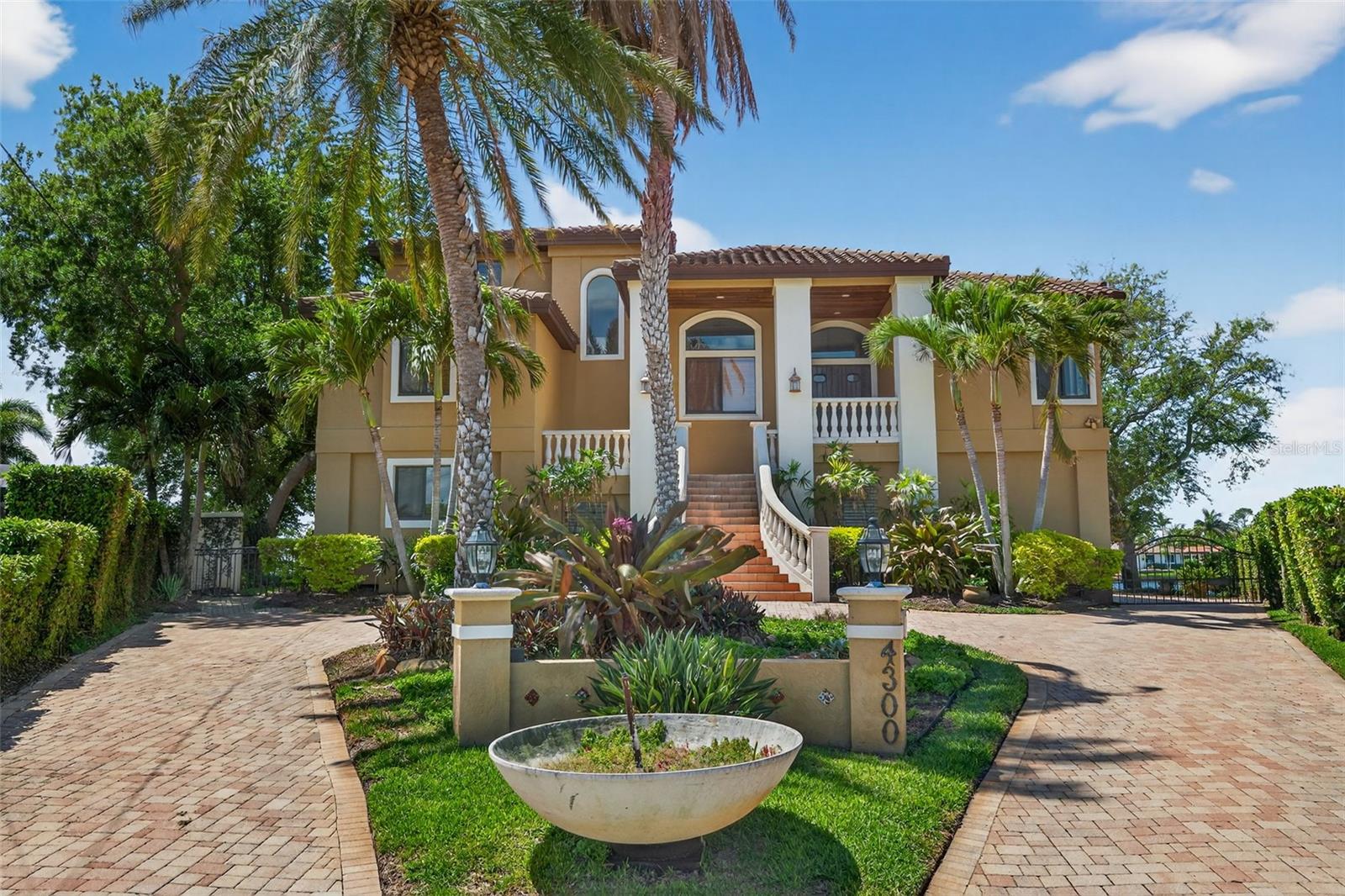 4300 13TH WAY NE, ST PETERSBURG, FL, 33703