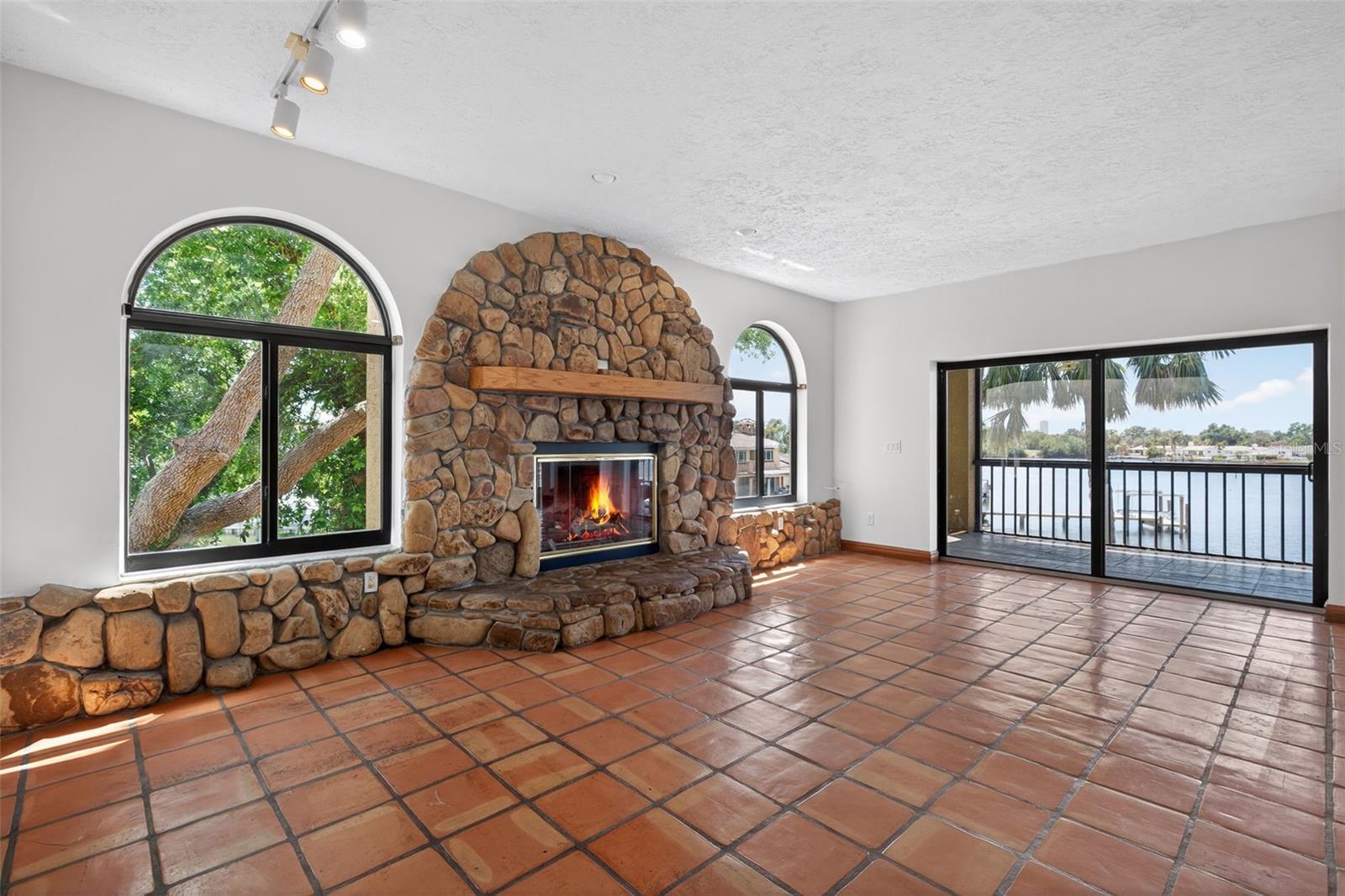 4300 13TH WAY NE, ST PETERSBURG, FL, 33703