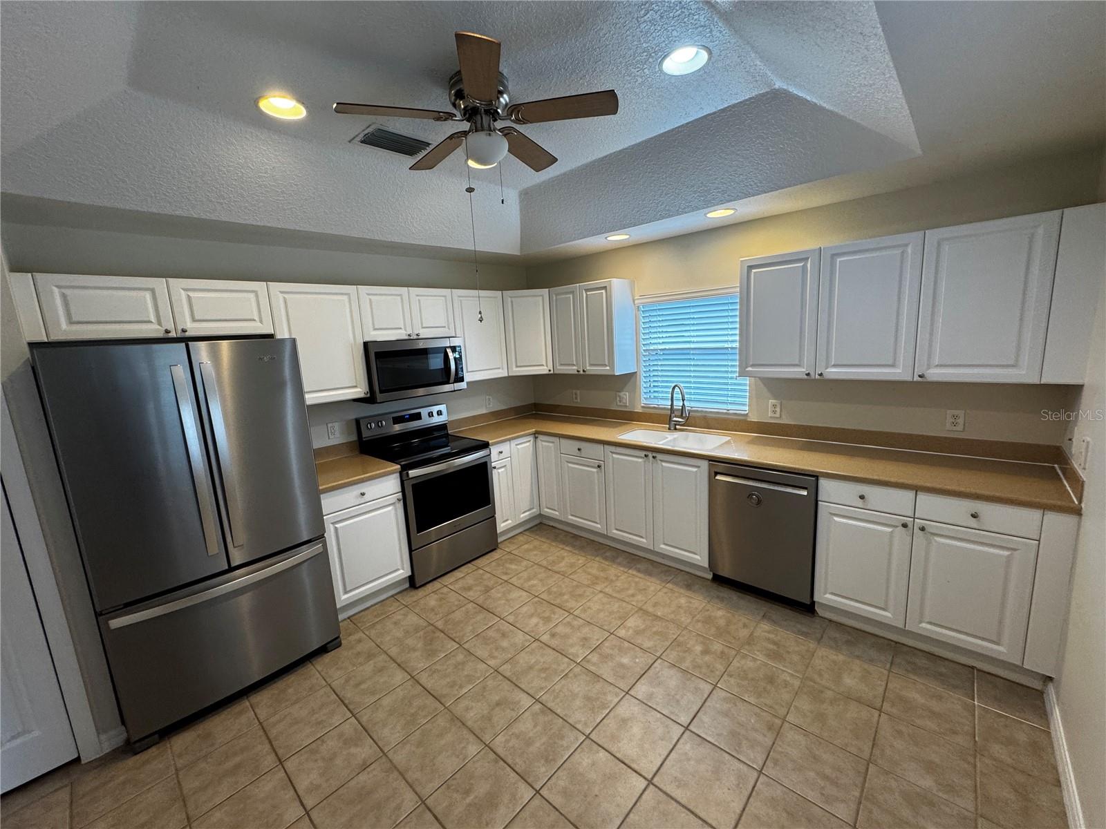 10156 MAINSAIL DR, OXFORD, FL, 34484