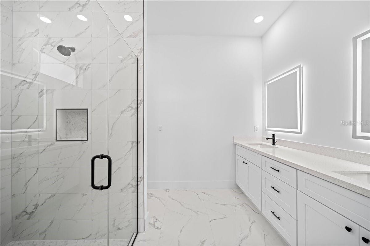 2116 NE 10TH AVE, CAPE CORAL, FL, 33909