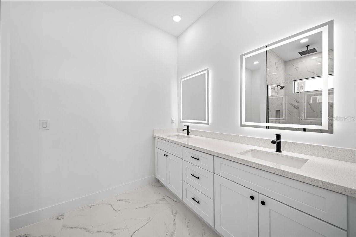 2116 NE 10TH AVE, CAPE CORAL, FL, 33909