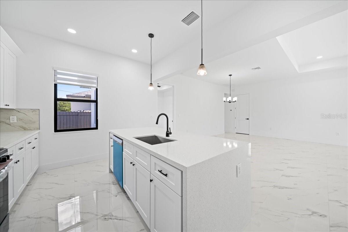 2116 NE 10TH AVE, CAPE CORAL, FL, 33909