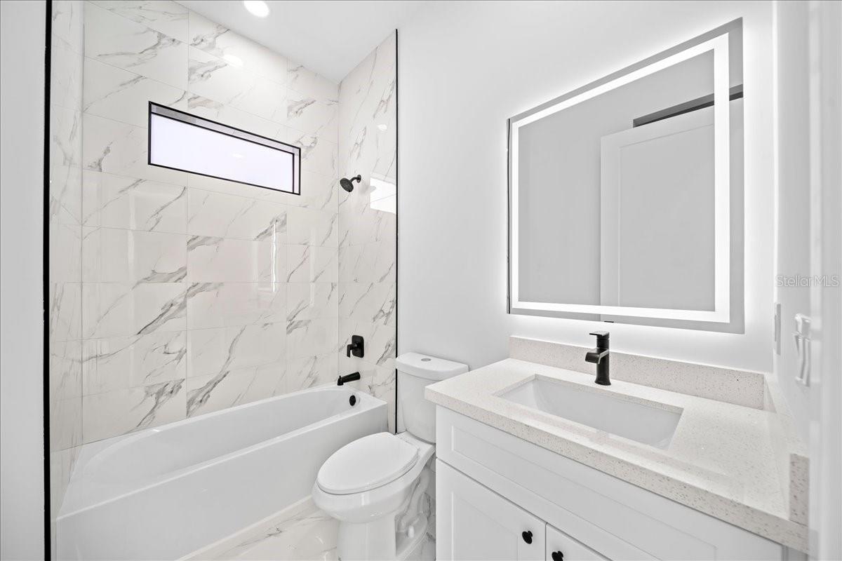 2116 NE 10TH AVE, CAPE CORAL, FL, 33909