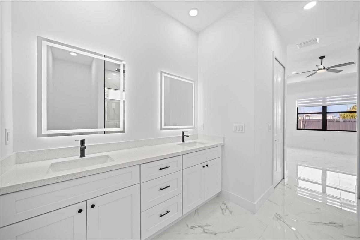 2116 NE 10TH AVE, CAPE CORAL, FL, 33909