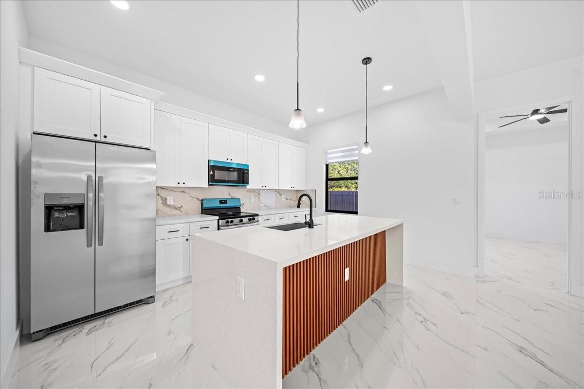 2116 NE 10TH AVE, CAPE CORAL, FL, 33909