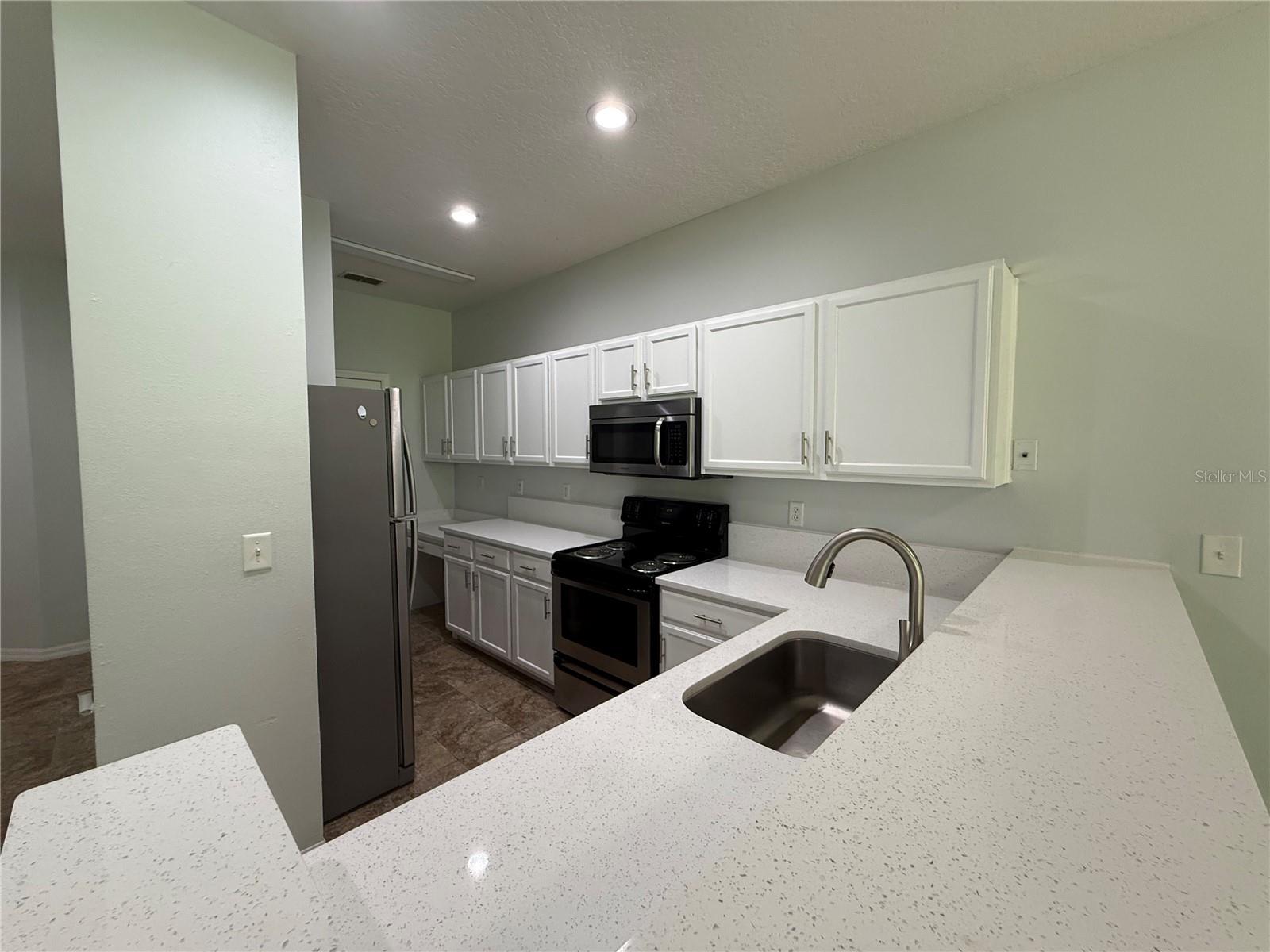 8118 STONE PATH WAY, TAMPA, FL, 33647