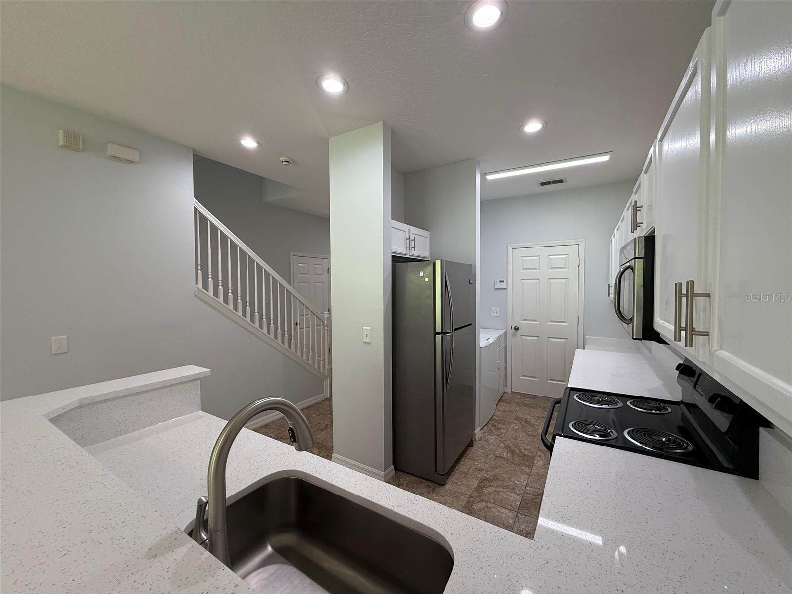 8118 STONE PATH WAY, TAMPA, FL, 33647