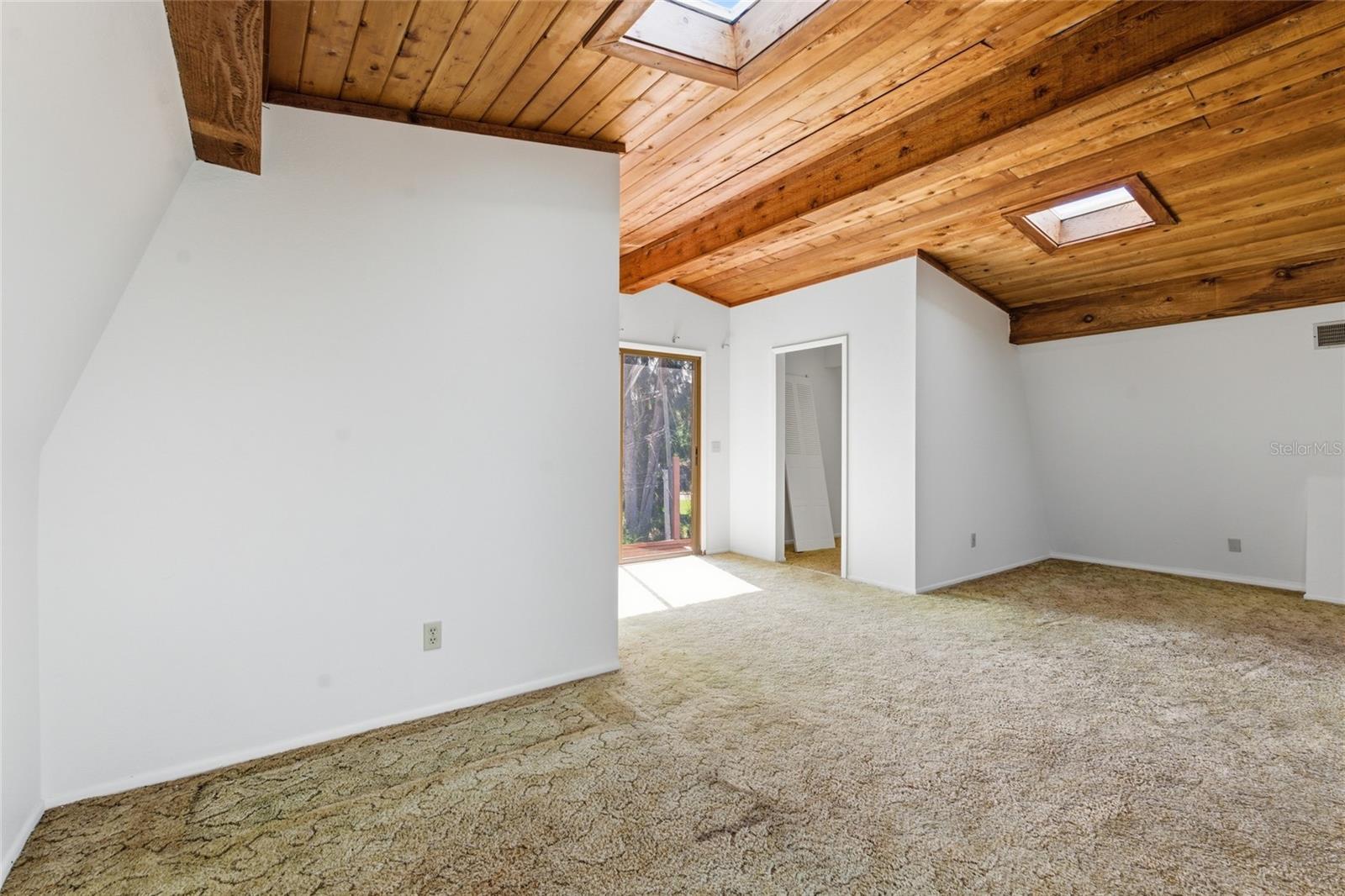 8221 RIVERSIDE DR NE, ST PETERSBURG, FL, 33702