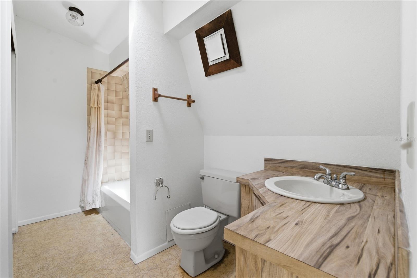 8221 RIVERSIDE DR NE, ST PETERSBURG, FL, 33702