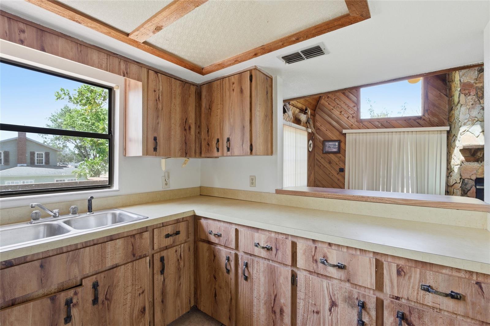 8221 RIVERSIDE DR NE, ST PETERSBURG, FL, 33702