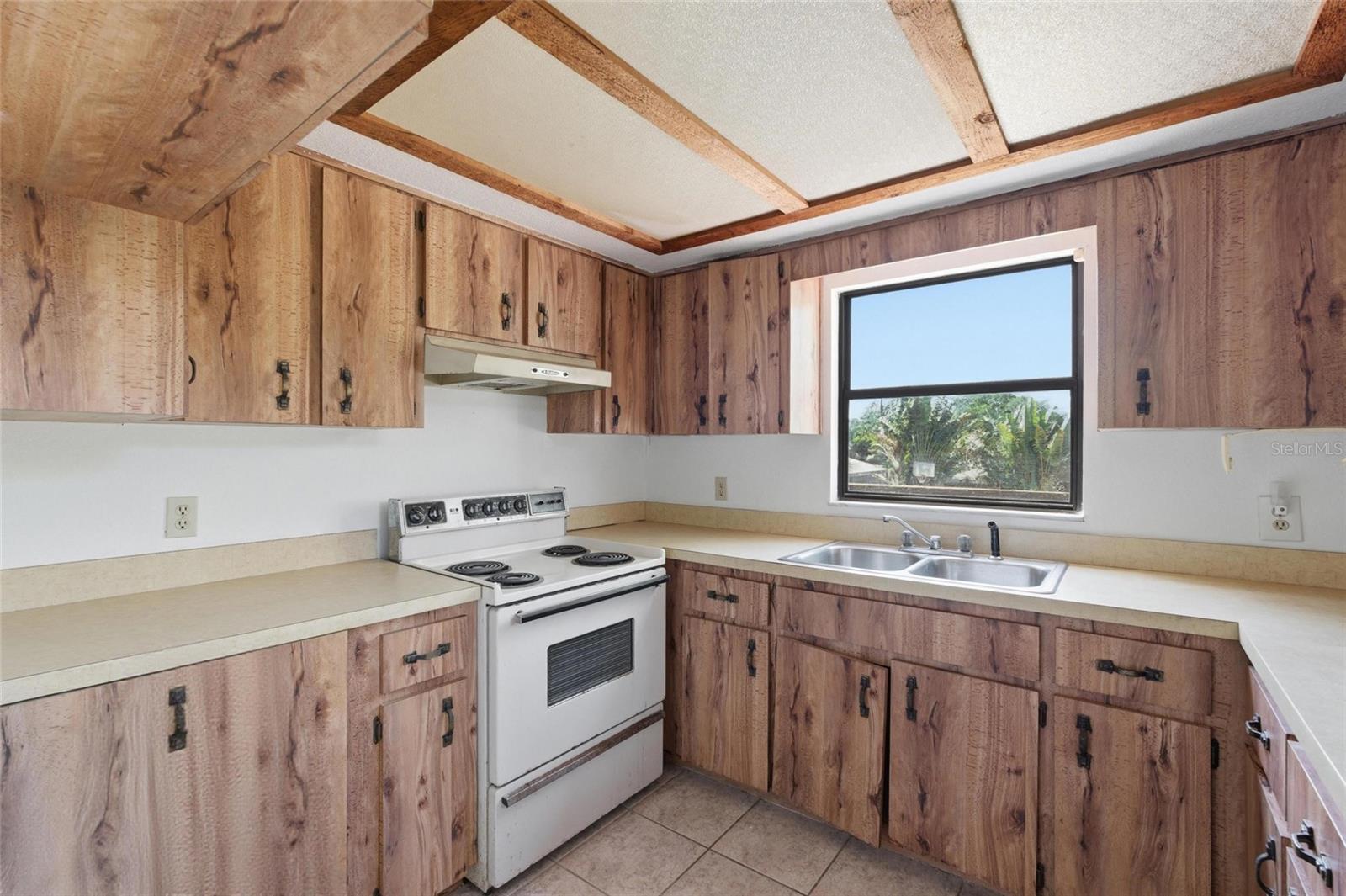 8221 RIVERSIDE DR NE, ST PETERSBURG, FL, 33702