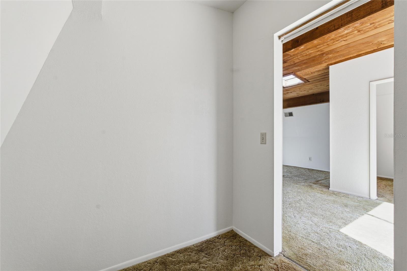 8221 RIVERSIDE DR NE, ST PETERSBURG, FL, 33702