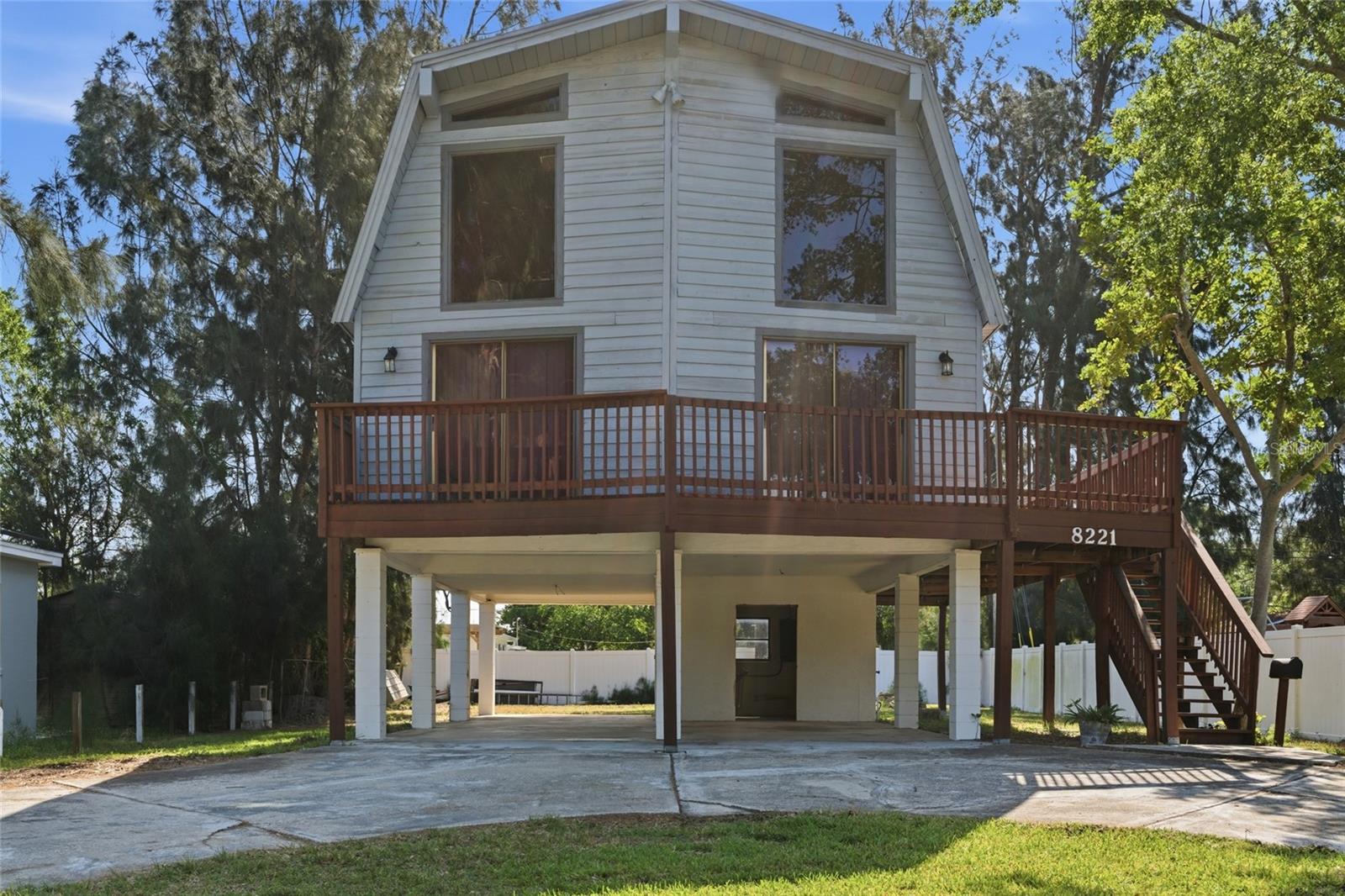 8221 RIVERSIDE DR NE, ST PETERSBURG, FL, 33702