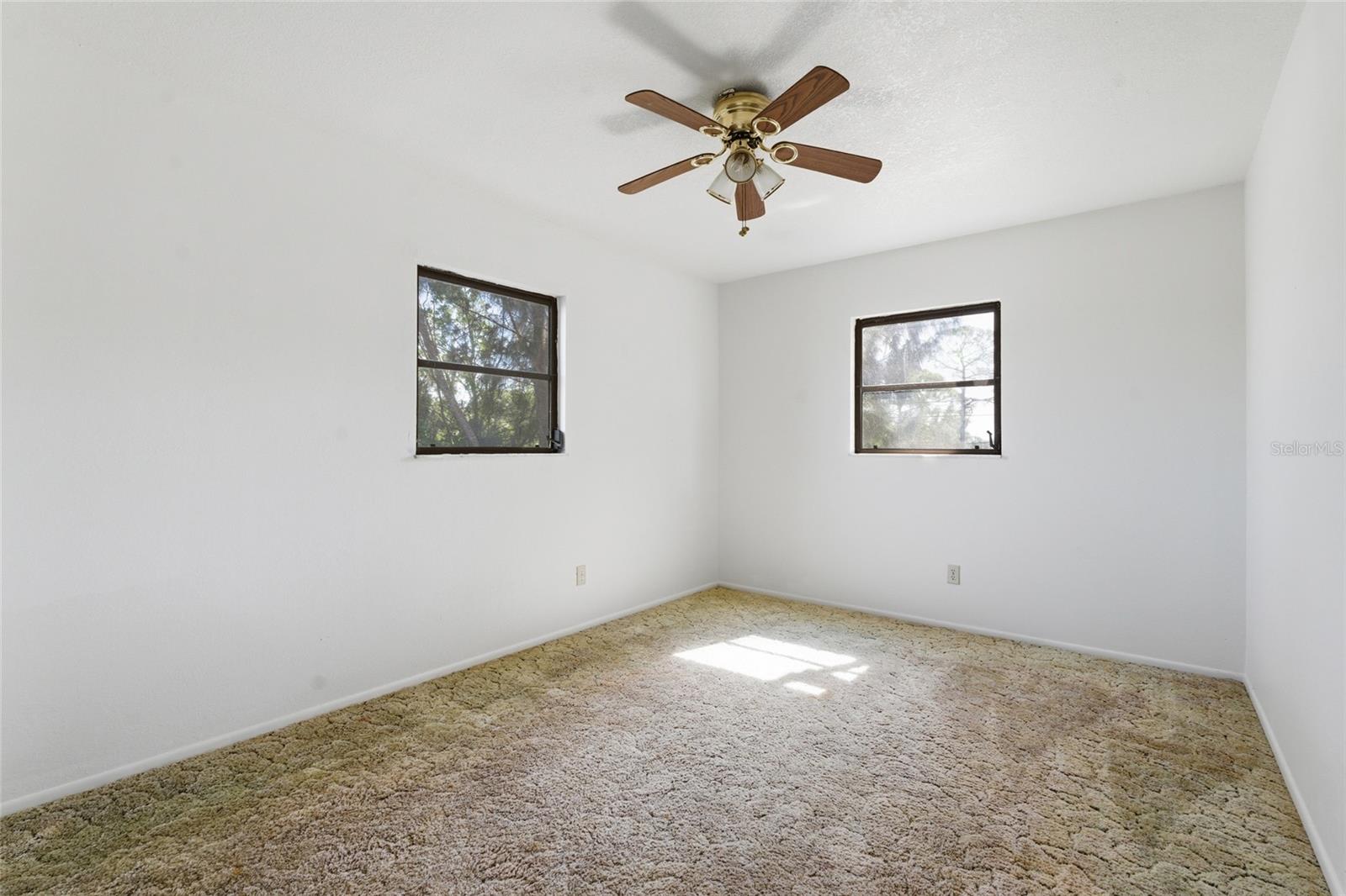 8221 RIVERSIDE DR NE, ST PETERSBURG, FL, 33702