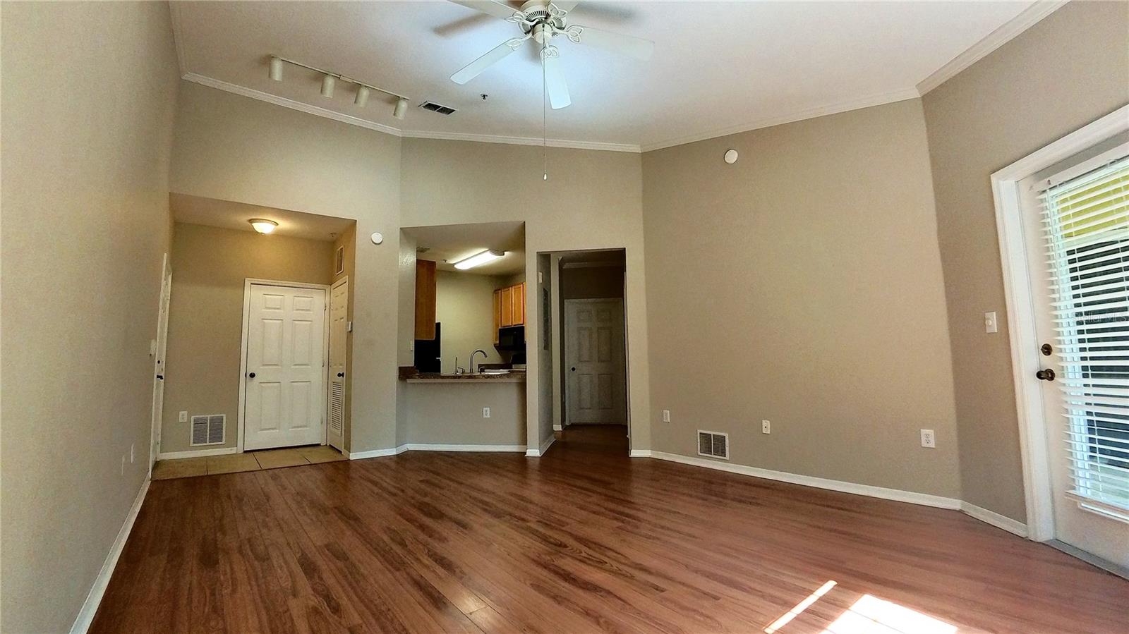 10017 COURTNEY PALMS BLVD #304, TAMPA, FL, 33619