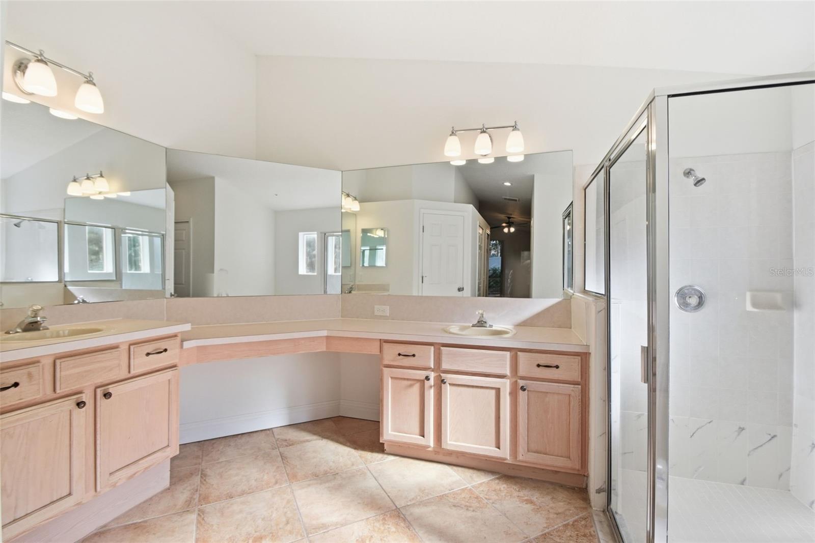 703 GRAND CANYON DR, VALRICO, FL, 33594