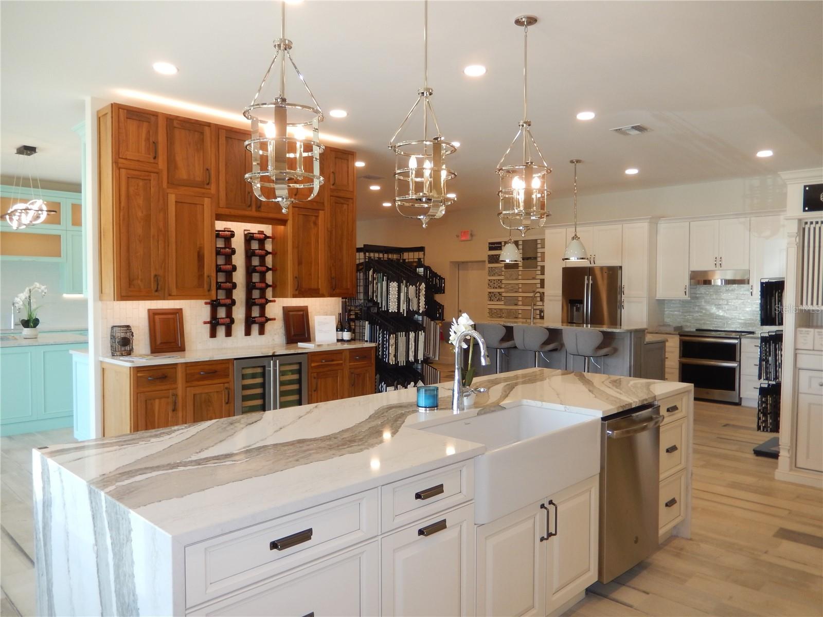 6804 CORTEZ RD W, BRADENTON, FL, 34210