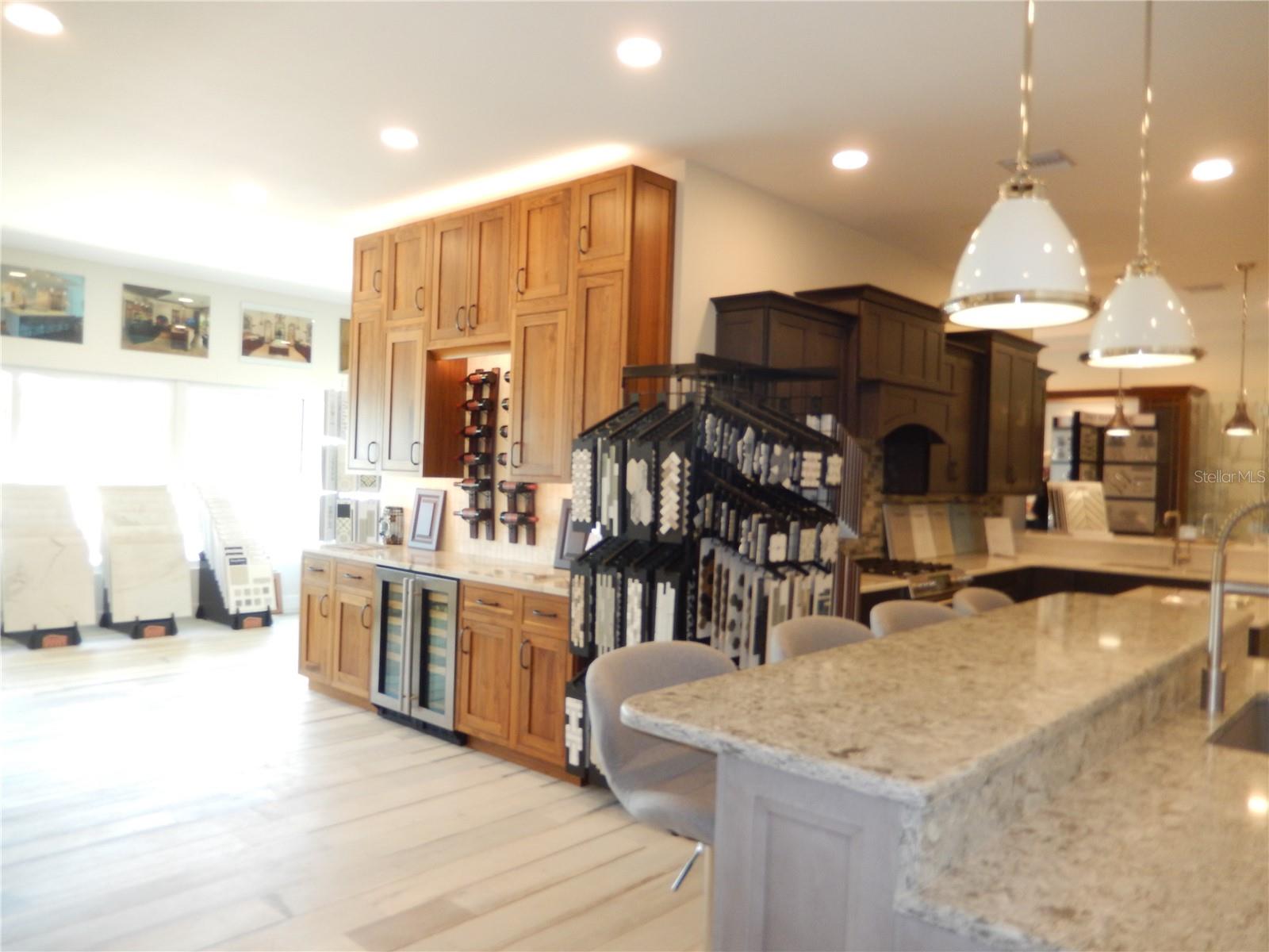 6804 CORTEZ RD W, BRADENTON, FL, 34210