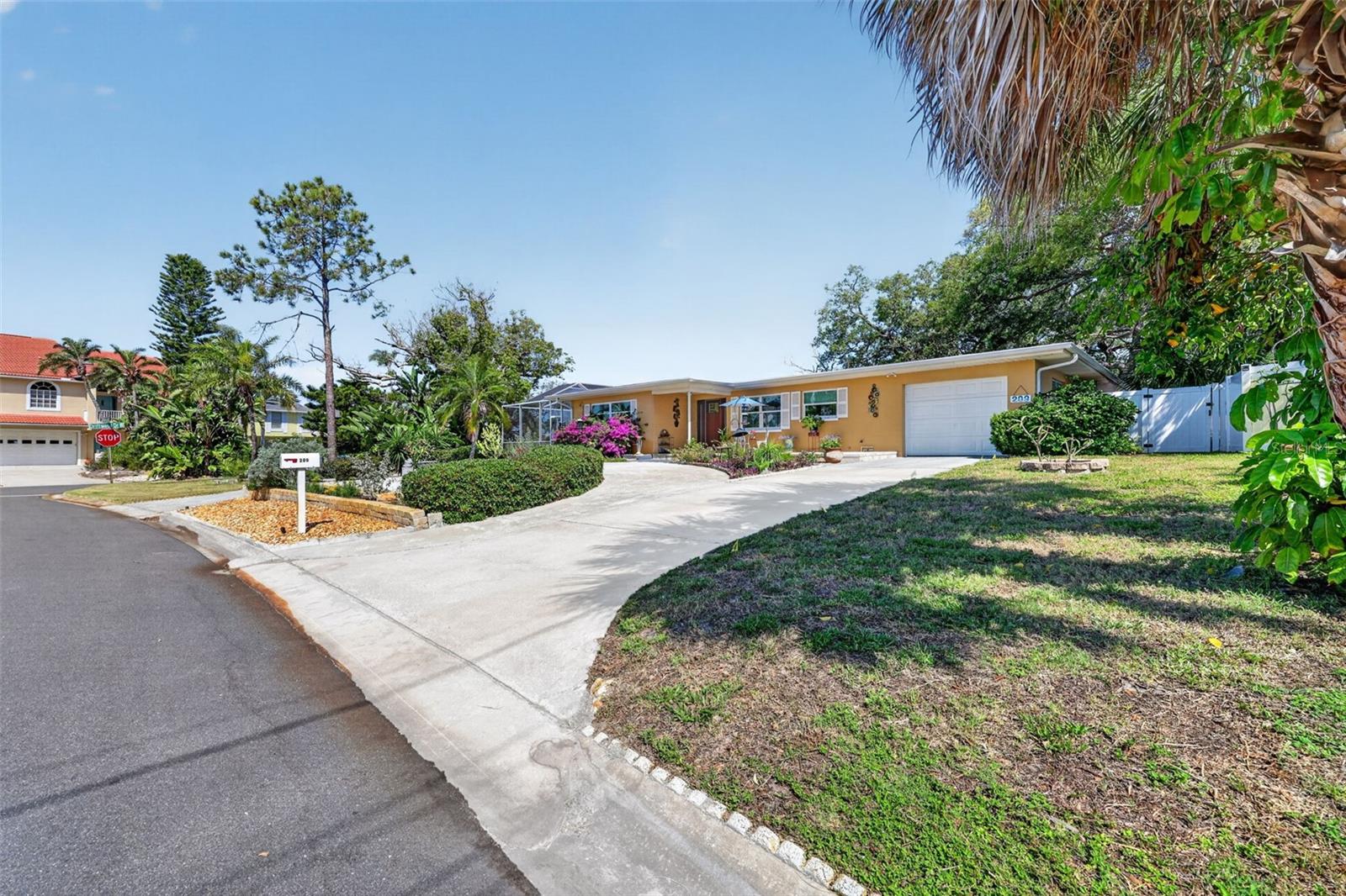 209 WESTWINDS DR, PALM HARBOR, FL, 34683