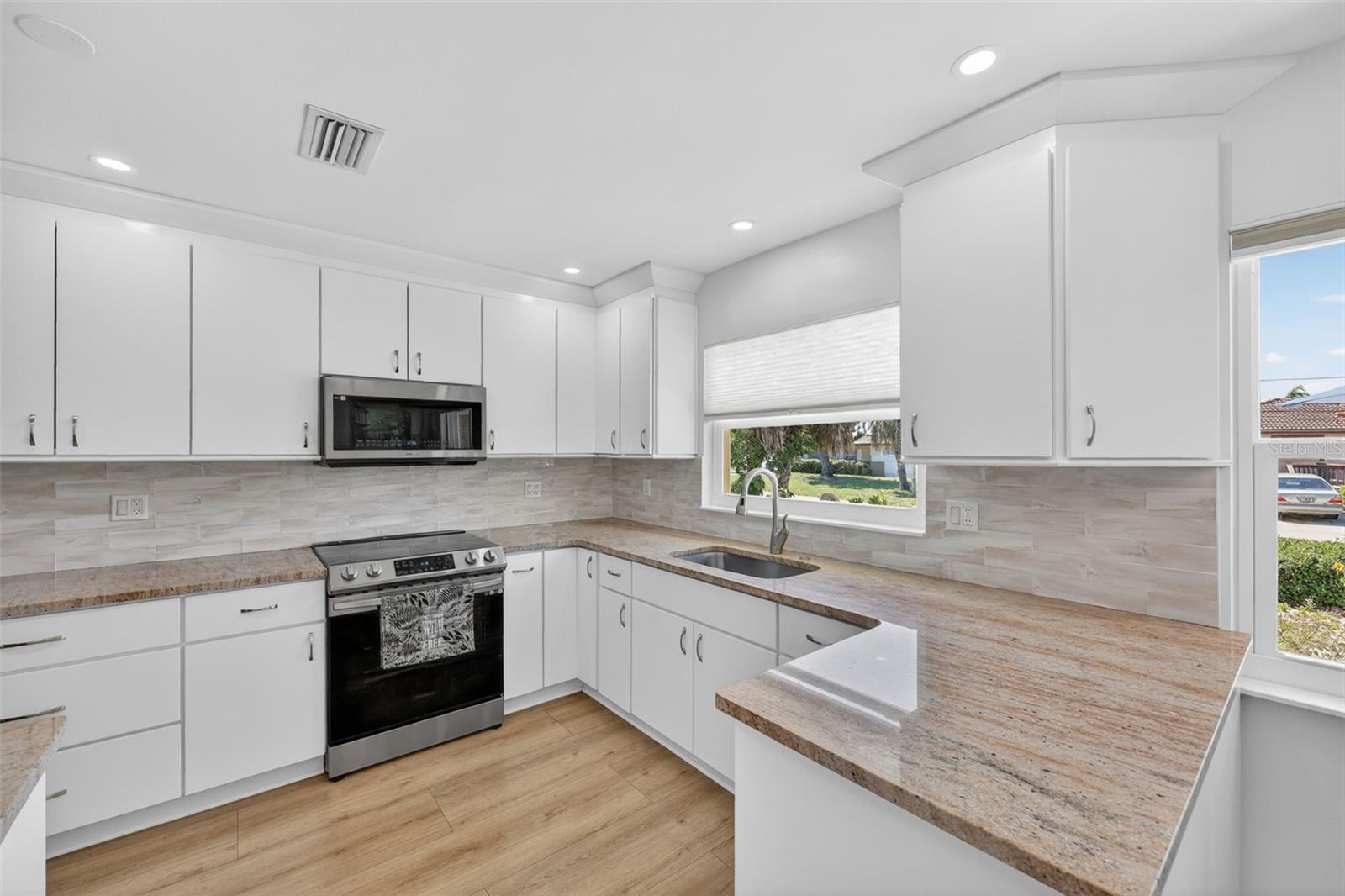 209 WESTWINDS DR, PALM HARBOR, FL, 34683