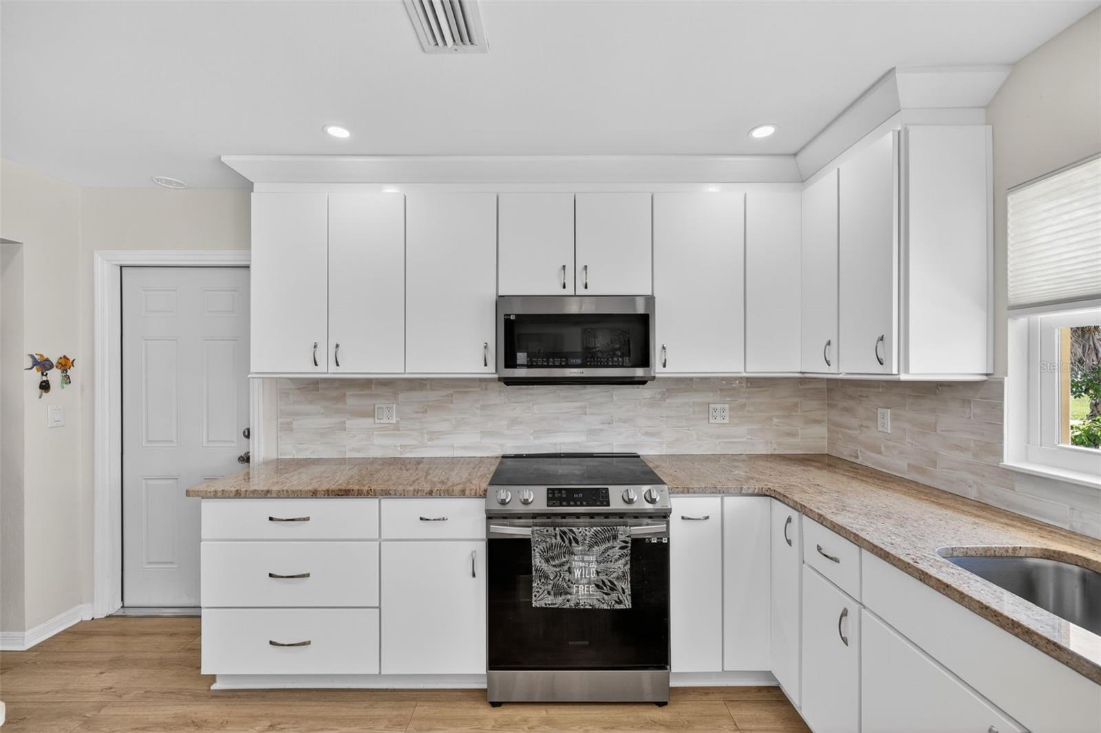 209 WESTWINDS DR, PALM HARBOR, FL, 34683