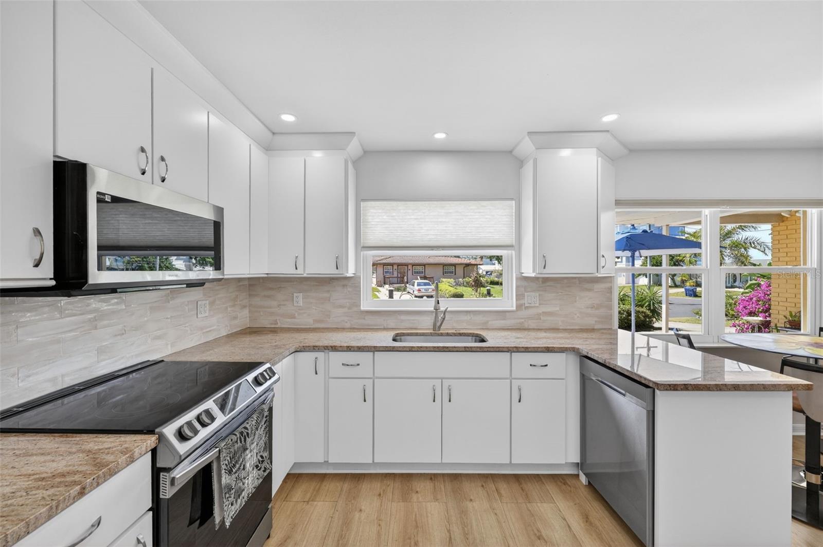 209 WESTWINDS DR, PALM HARBOR, FL, 34683