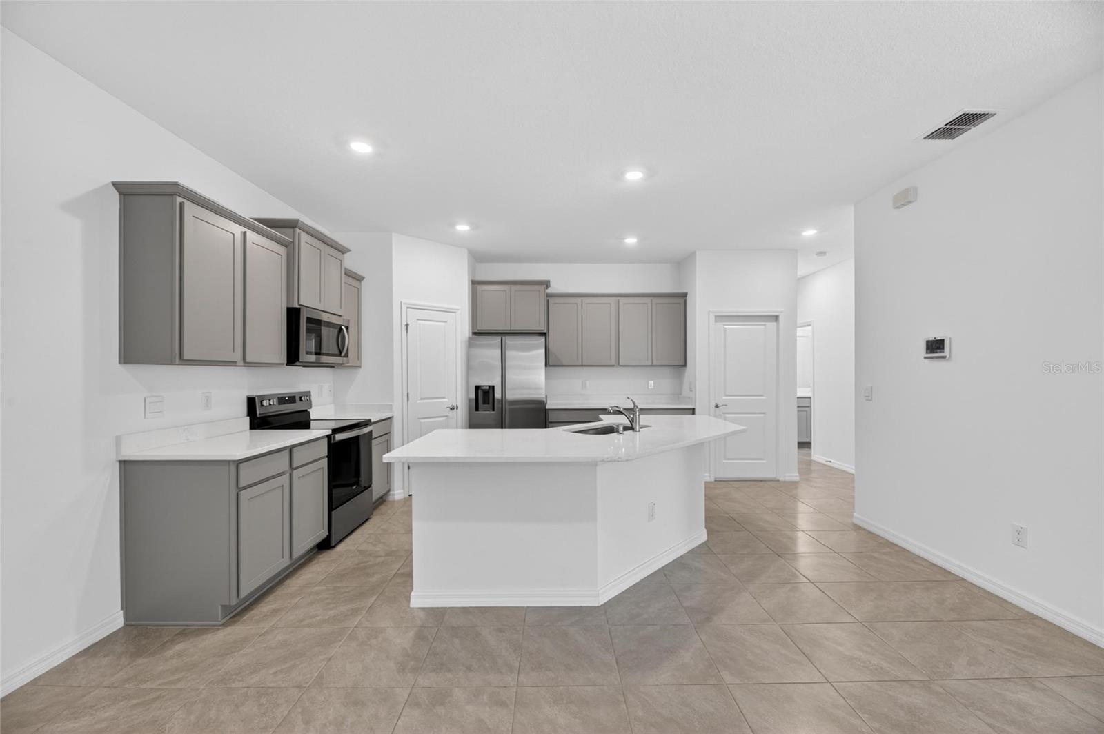 2425 BENDING BONSAI DR, WESLEY CHAPEL, FL, 33543