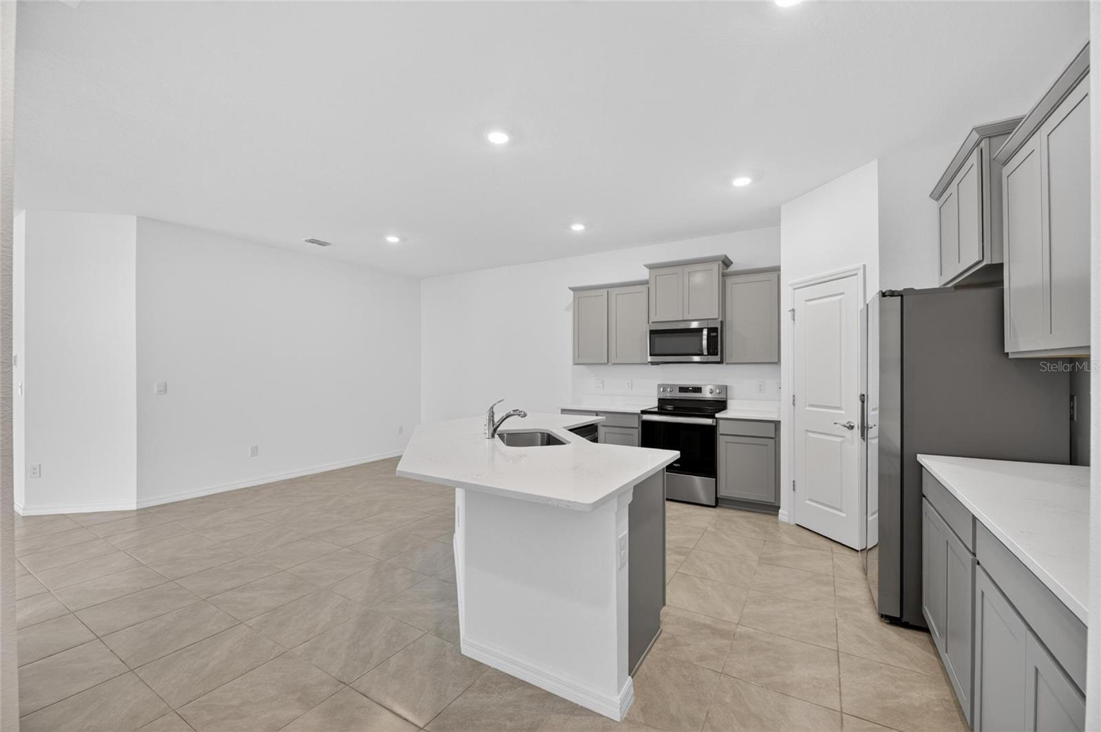 2425 BENDING BONSAI DR, WESLEY CHAPEL, FL, 33543