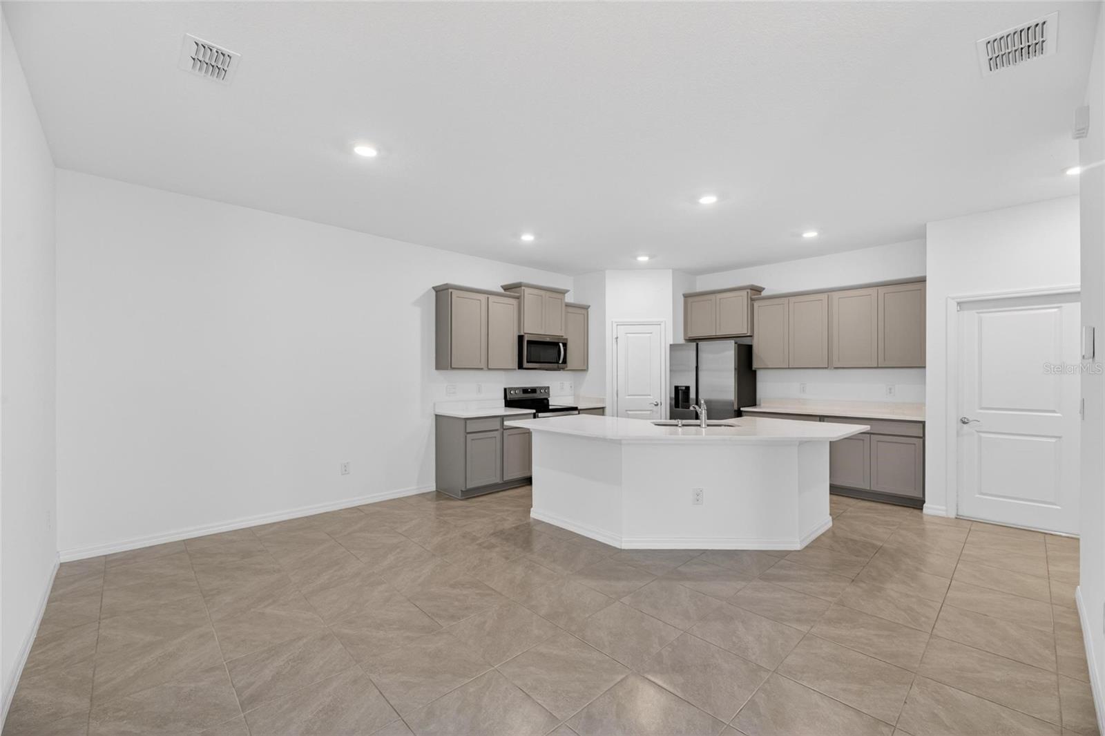 2425 BENDING BONSAI DR, WESLEY CHAPEL, FL, 33543