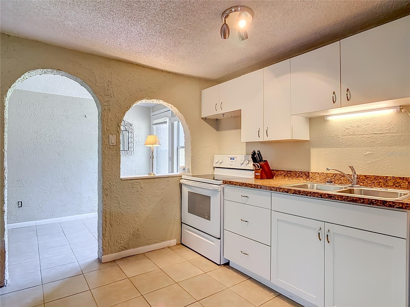 224 S SALISBURY AVE, DELAND, FL, 32720