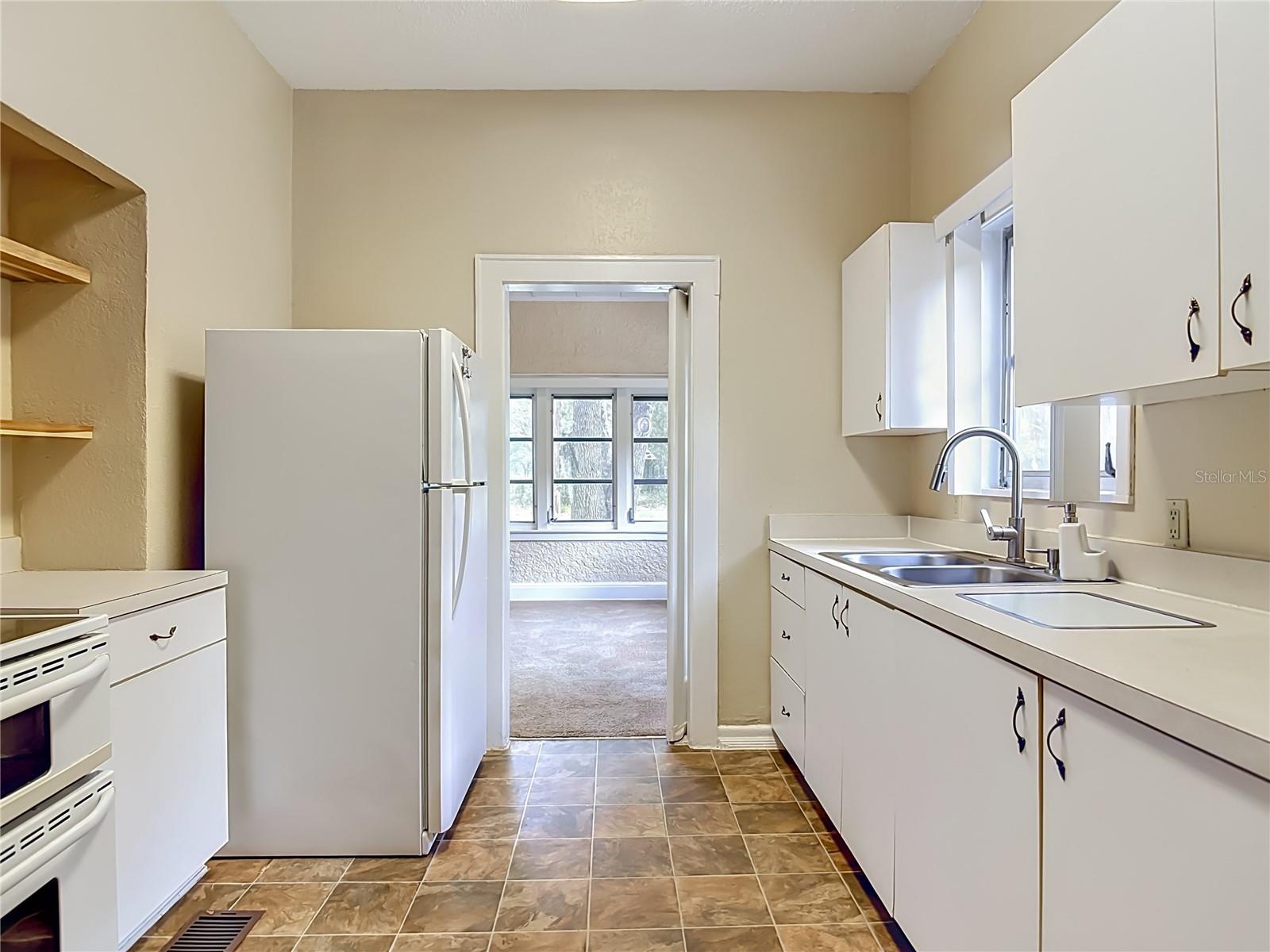 224 S SALISBURY AVE, DELAND, FL, 32720