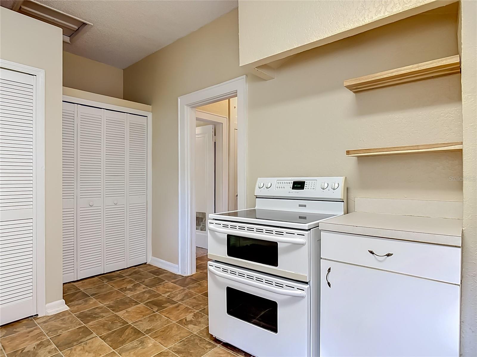 224 S SALISBURY AVE, DELAND, FL, 32720