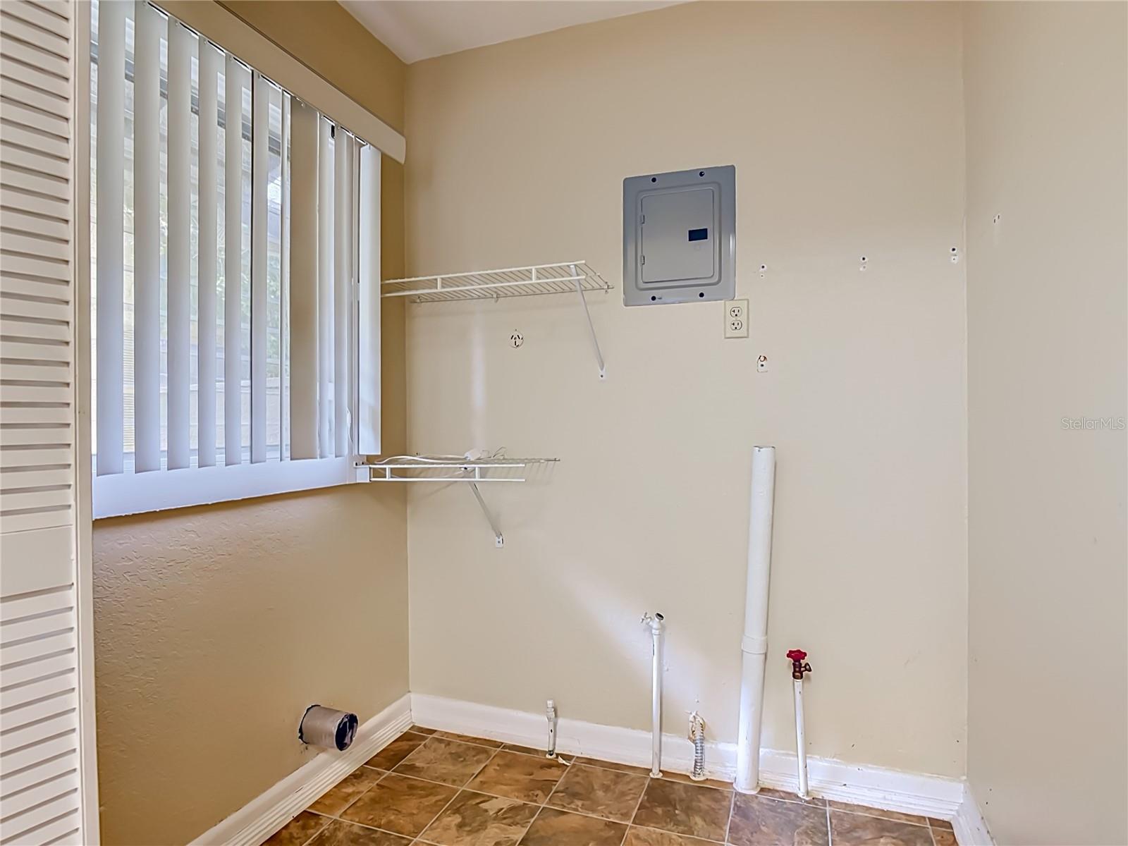 224 S SALISBURY AVE, DELAND, FL, 32720