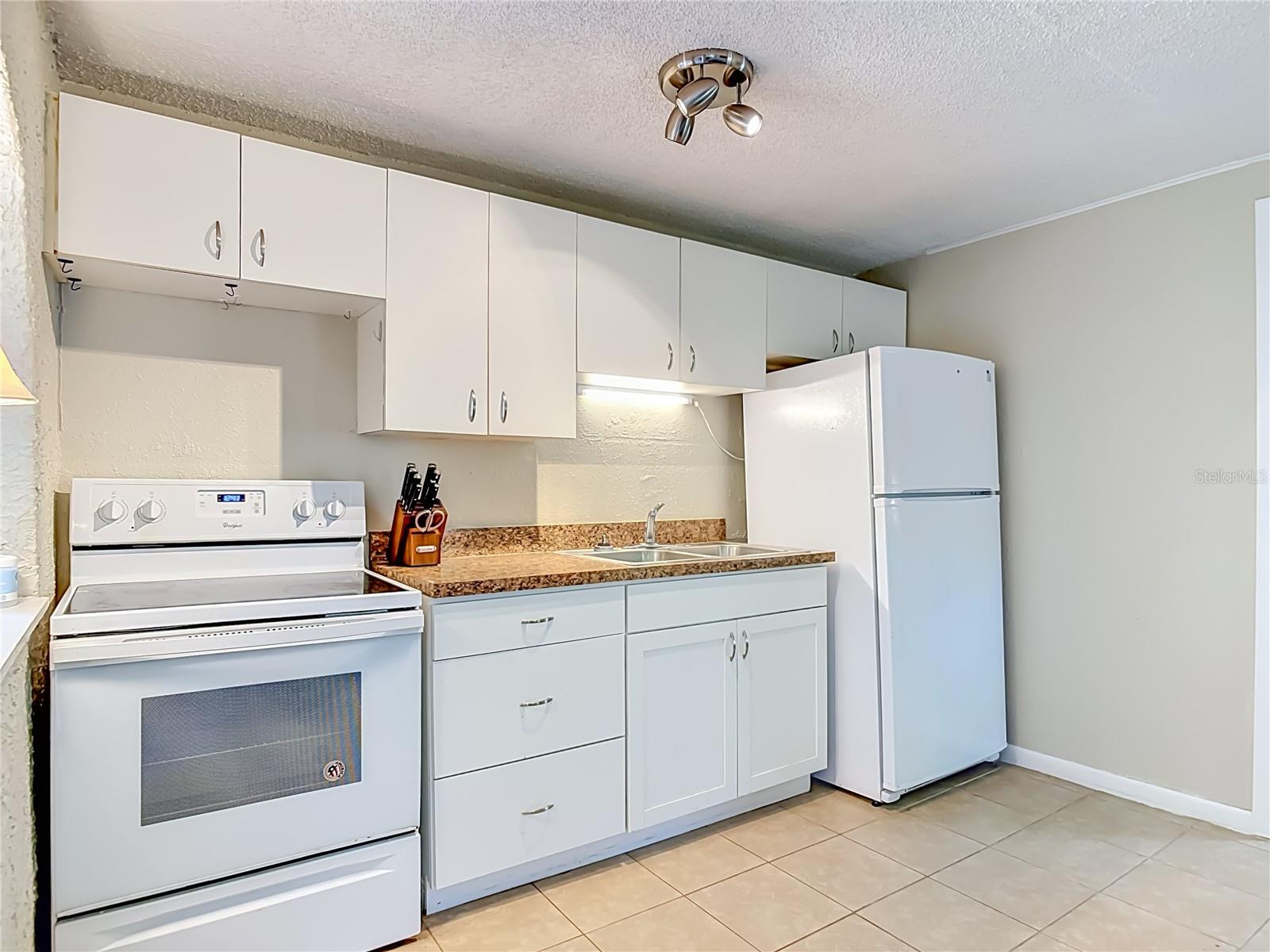 224 S SALISBURY AVE, DELAND, FL, 32720