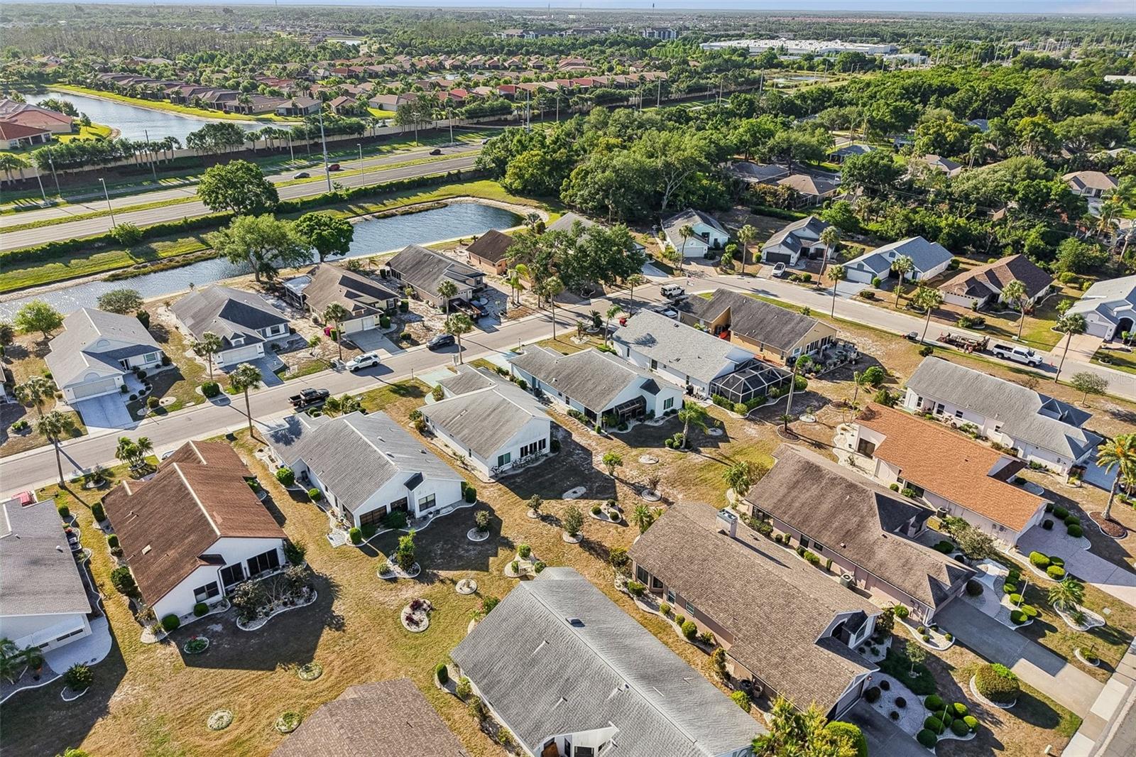 214 LINGER LN, SUN CITY CENTER, FL, 33573