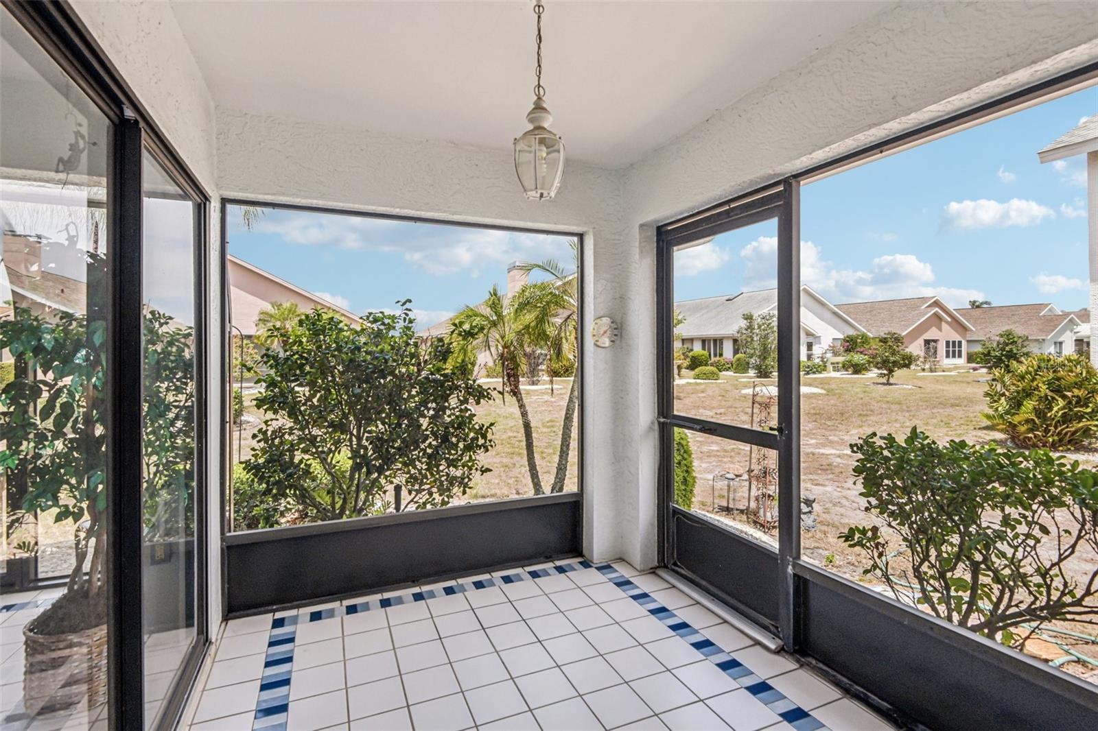 214 LINGER LN, SUN CITY CENTER, FL, 33573