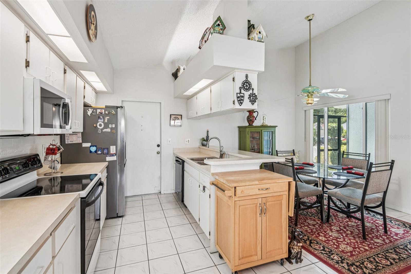 214 LINGER LN, SUN CITY CENTER, FL, 33573