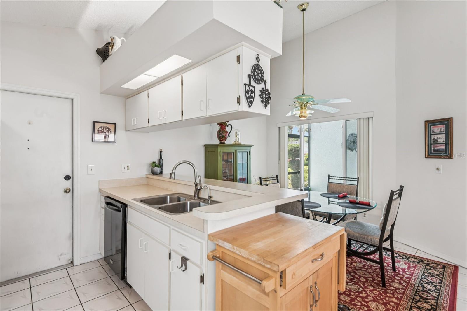 214 LINGER LN, SUN CITY CENTER, FL, 33573