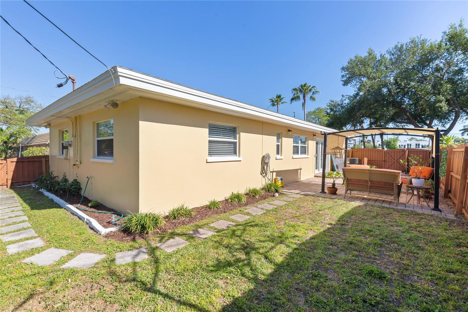 1110 VARONA, BELLEAIR, FL, 33756