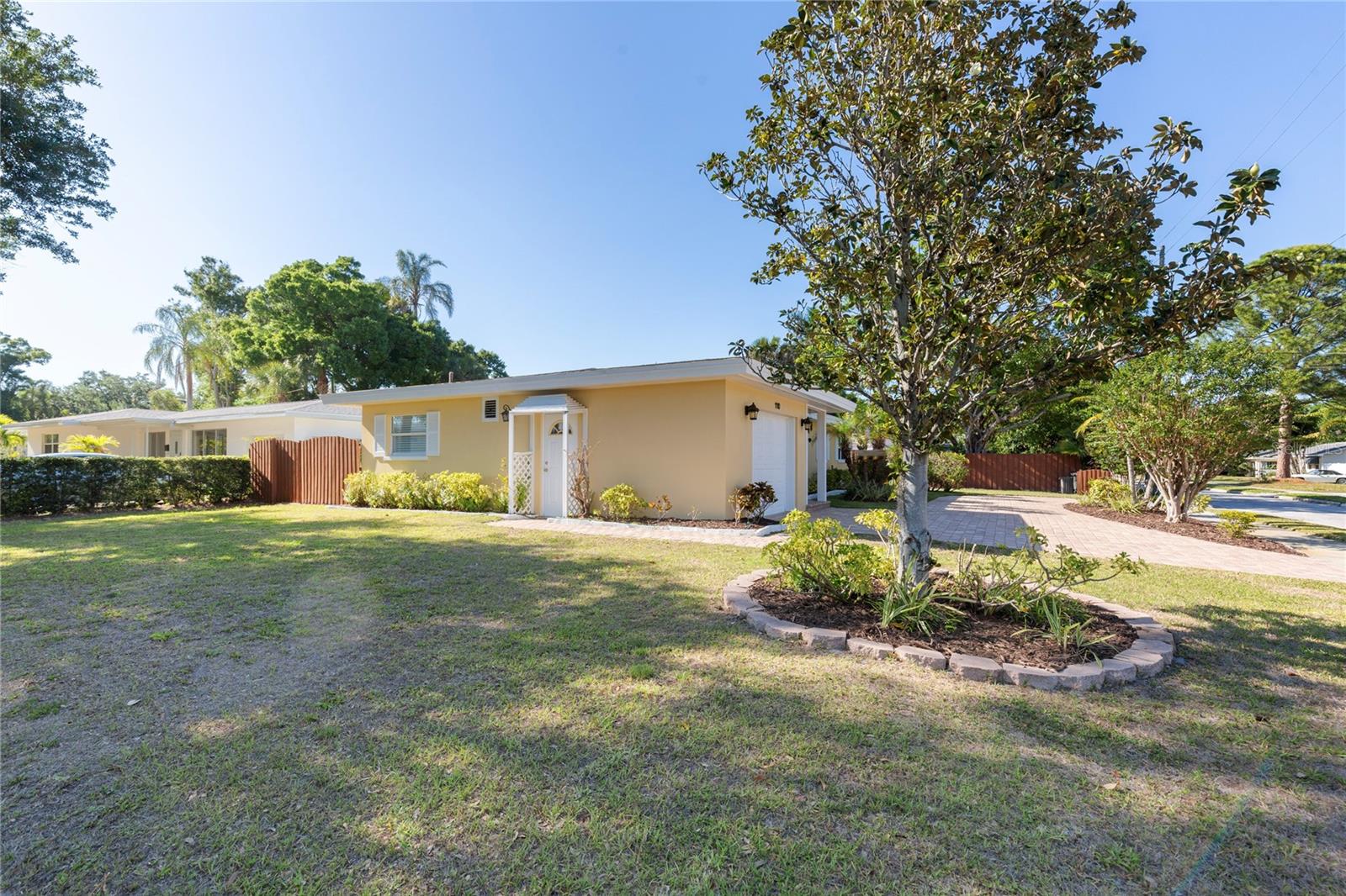 1110 VARONA, BELLEAIR, FL, 33756