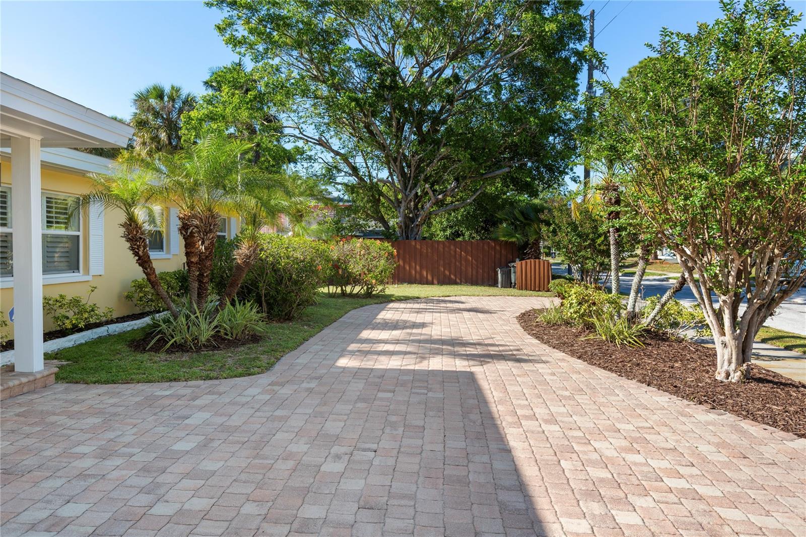 1110 VARONA, BELLEAIR, FL, 33756